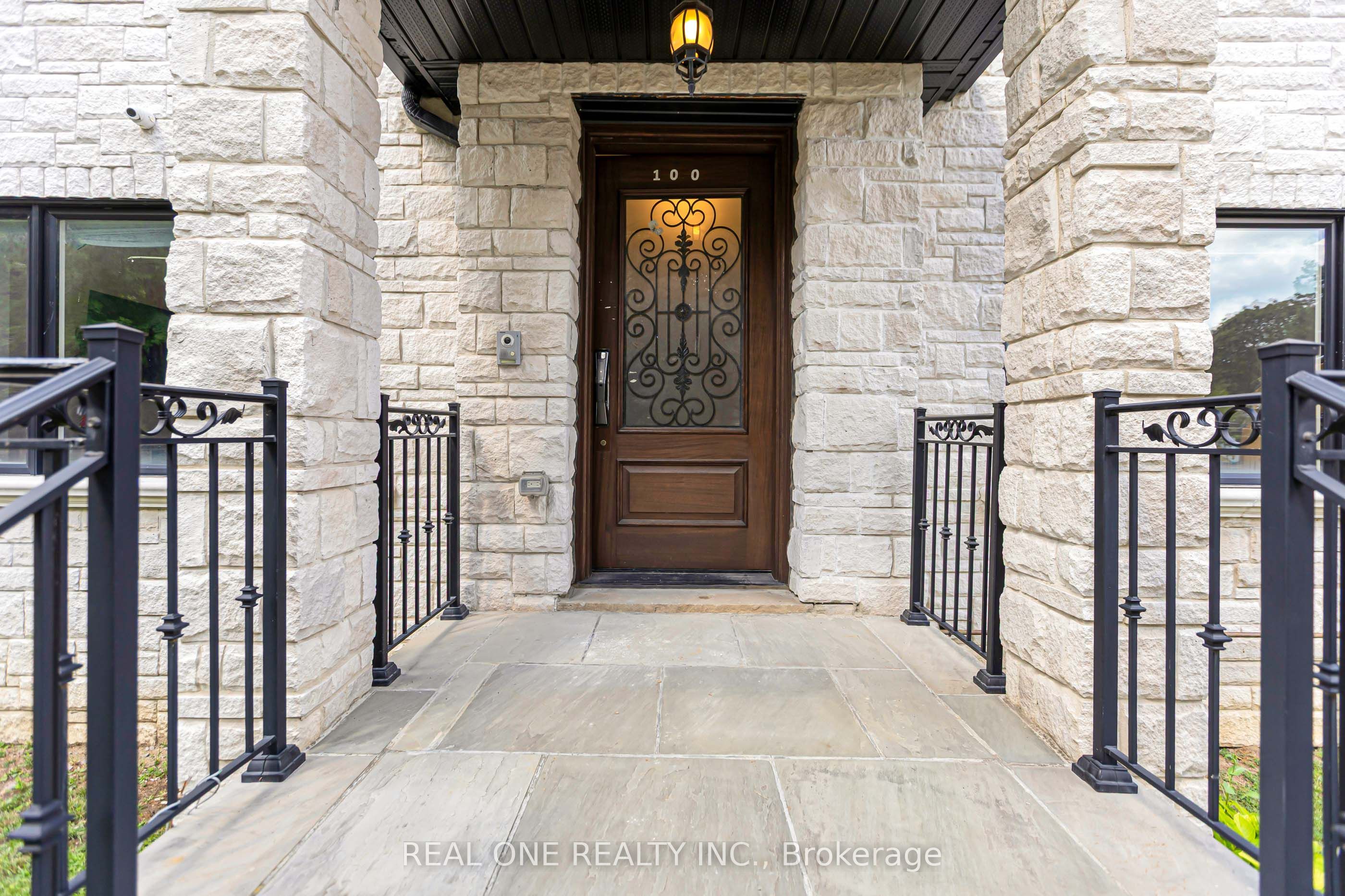 100 Ridelle Avenue, Toronto, ON M6B 1J6 photo 2