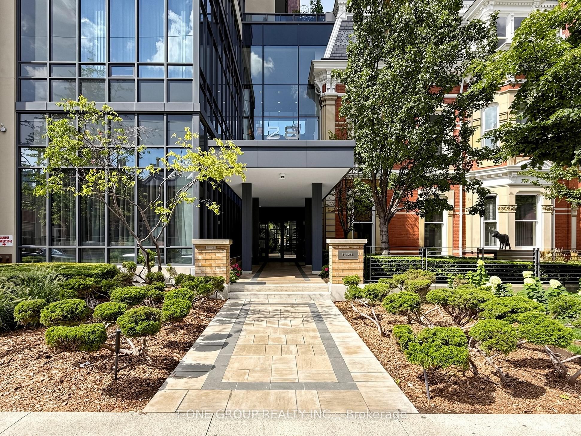 28 Linden Street 1707, Toronto, ON M4Y 0A4 photo 2