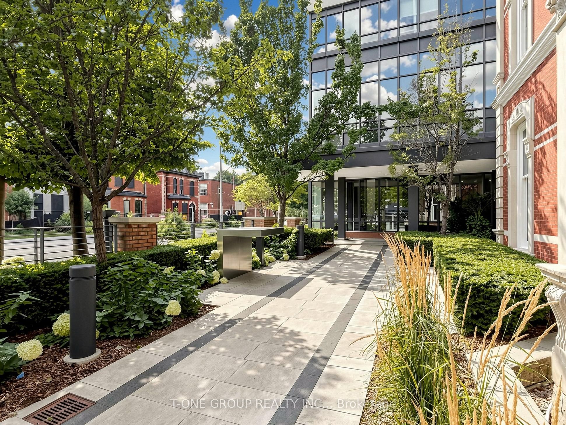 28 Linden Street 1707, Toronto, ON M4Y 0A4 photo 3