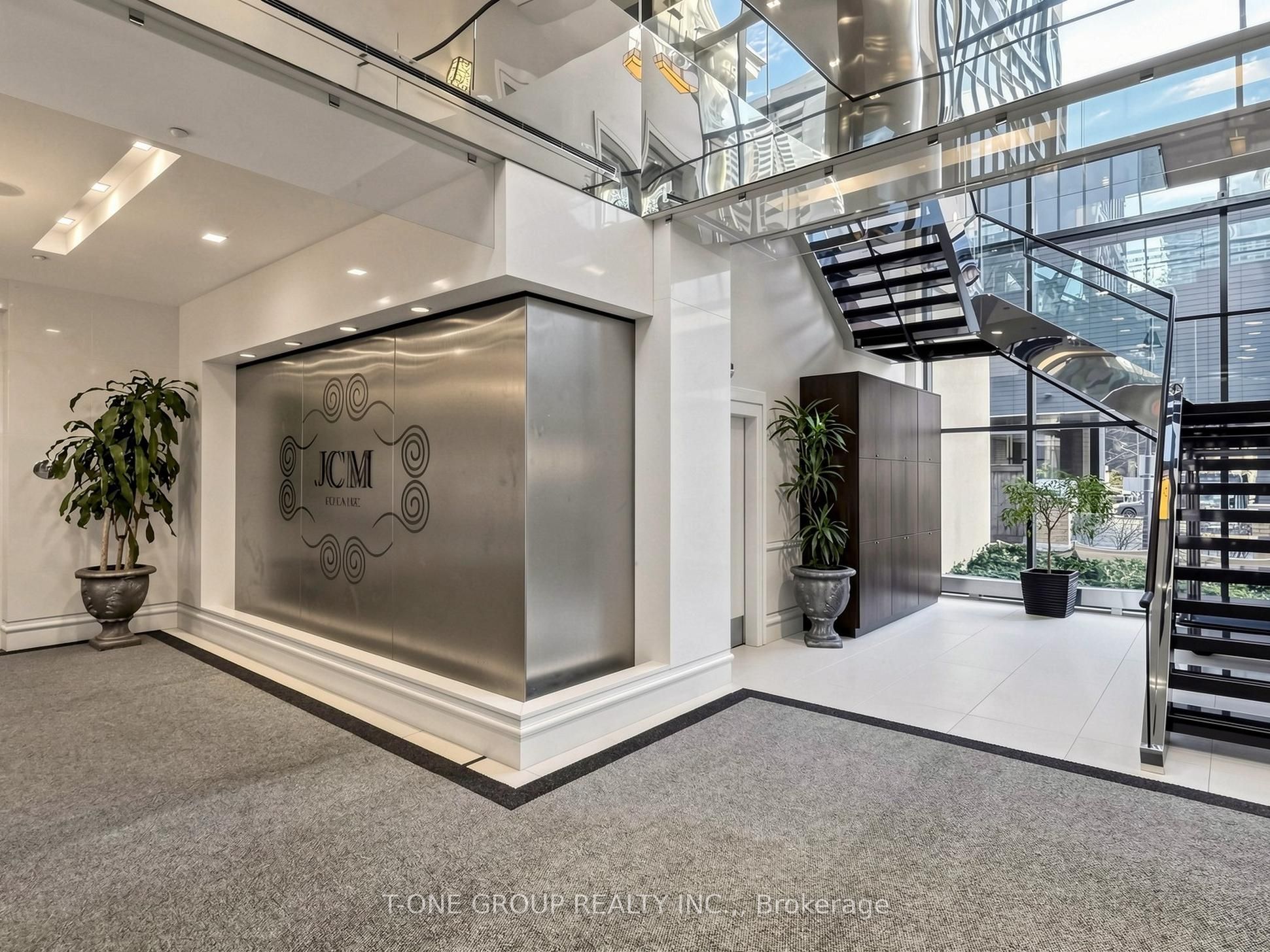28 Linden Street 1707, Toronto, ON M4Y 0A4 photo 4