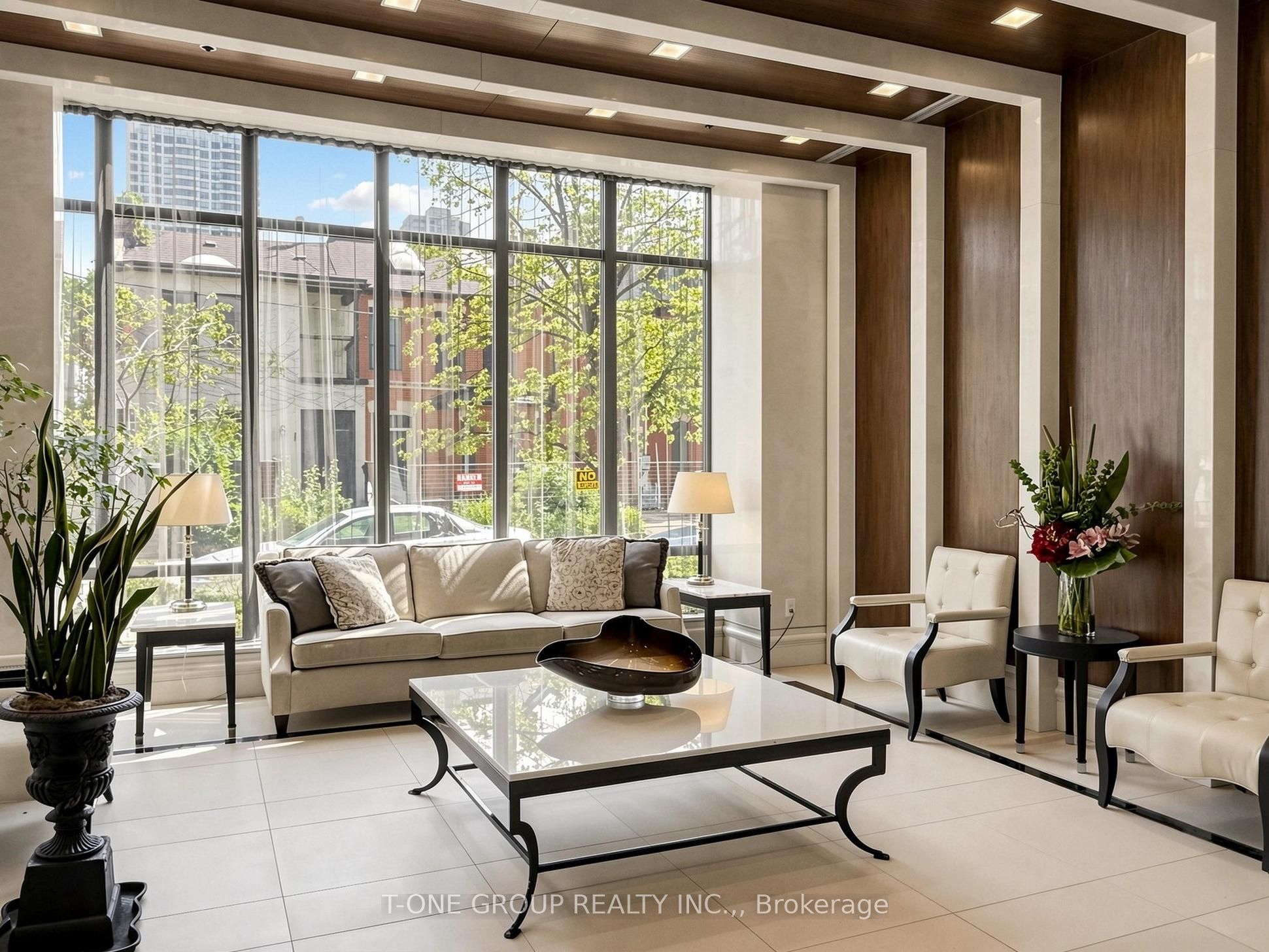 28 Linden Street 1707, Toronto, ON M4Y 0A4 photo 5