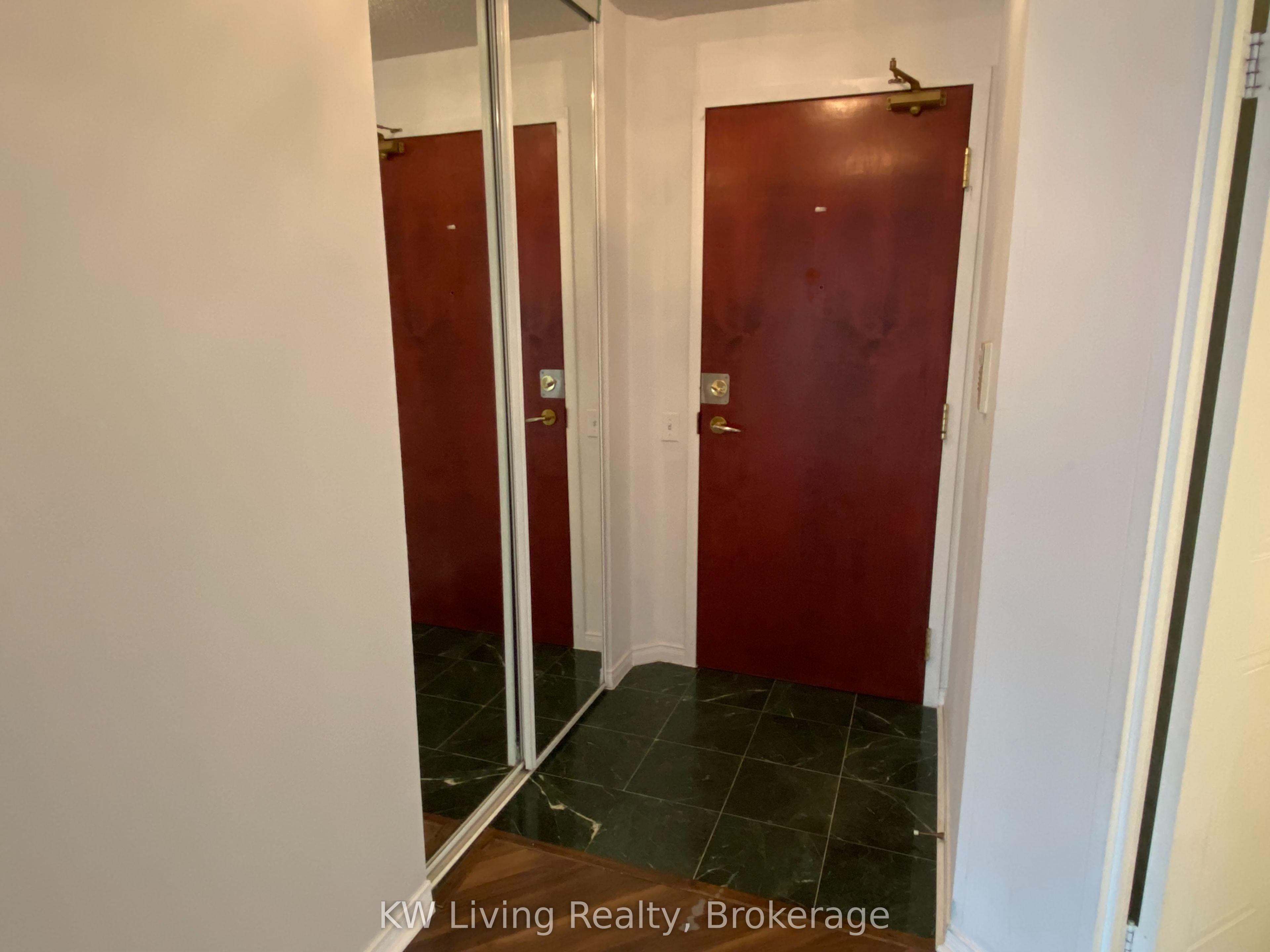 750 Bay Street 705, Toronto, ON M5G 1N6