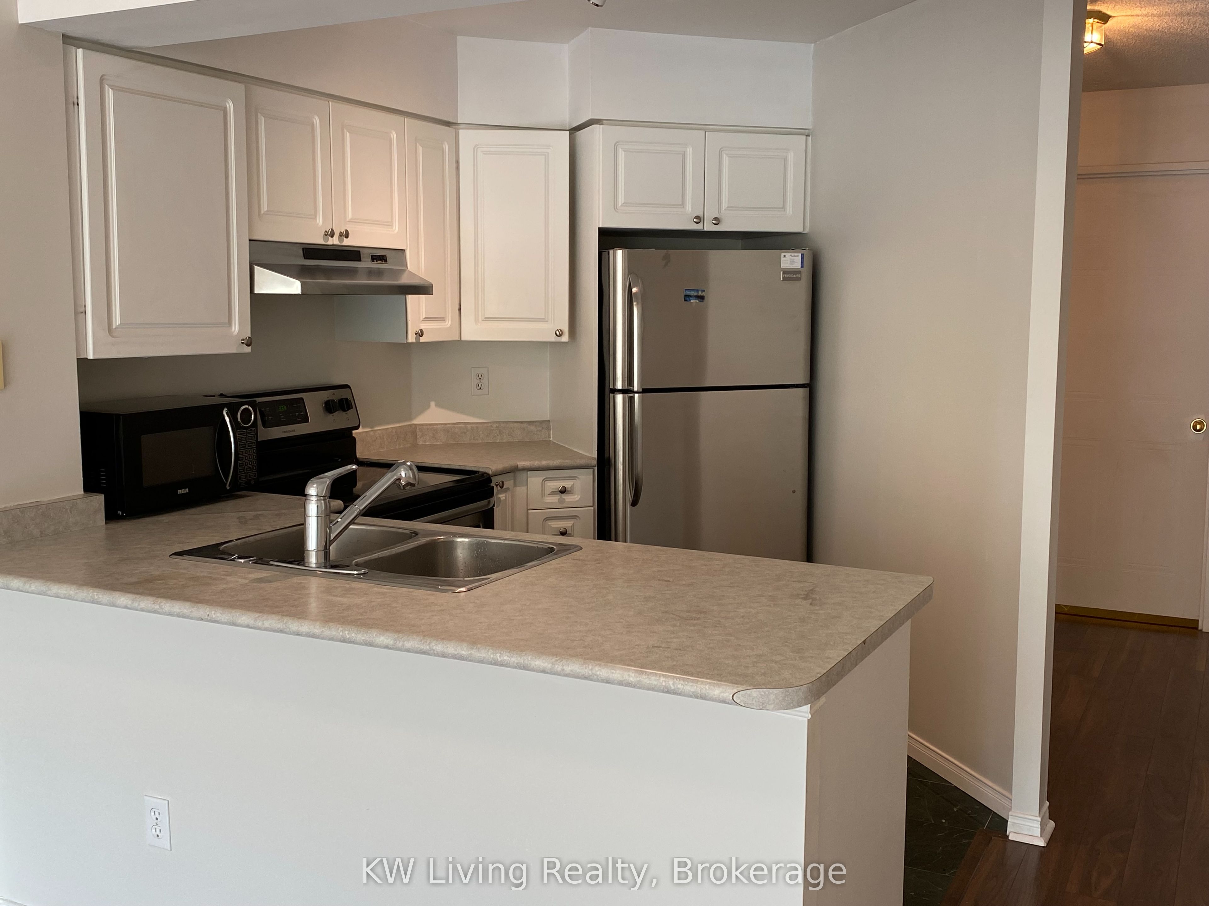 750 Bay Street 705, Toronto, ON M5G 1N6 photo 3