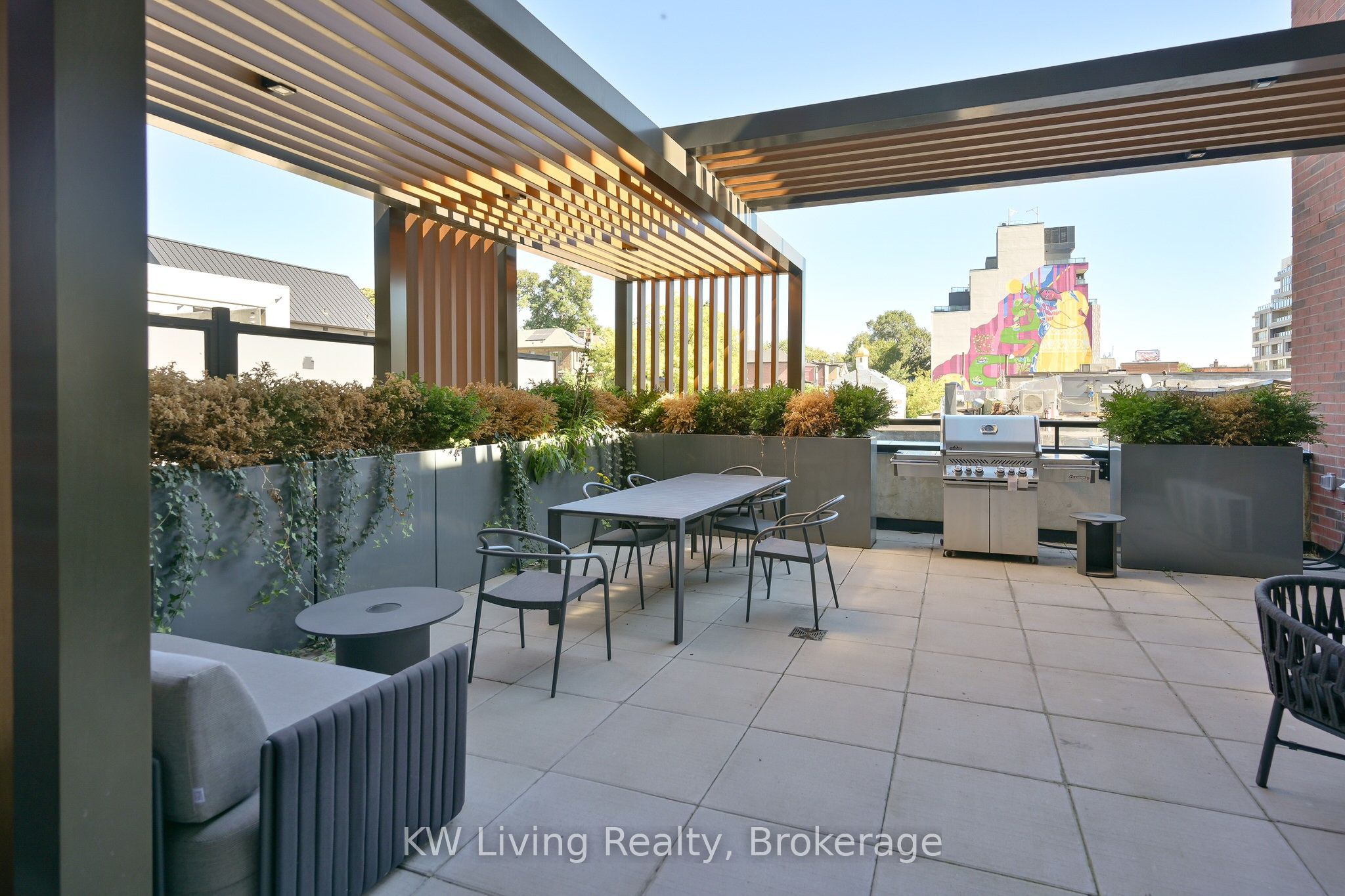 185 Alberta Avenue 303, Toronto, ON M6C 0A5 photo 2