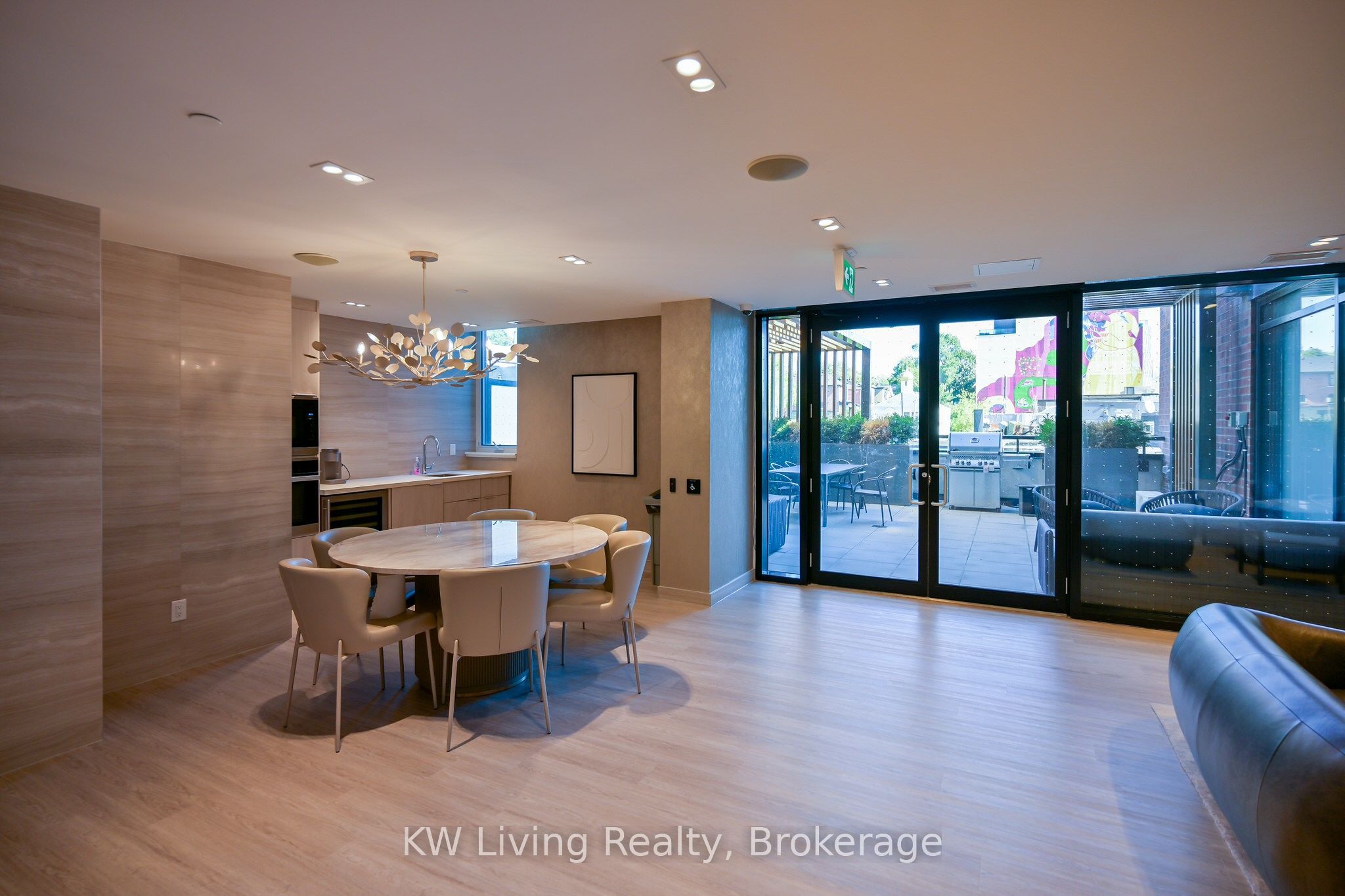 185 Alberta Avenue 303, Toronto, ON M6C 0A5 photo 4
