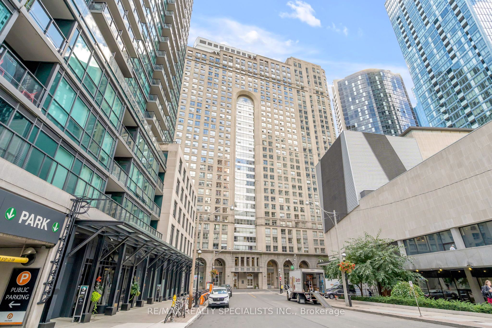 25 The Esplanade 813, Toronto, ON M5E 1W5