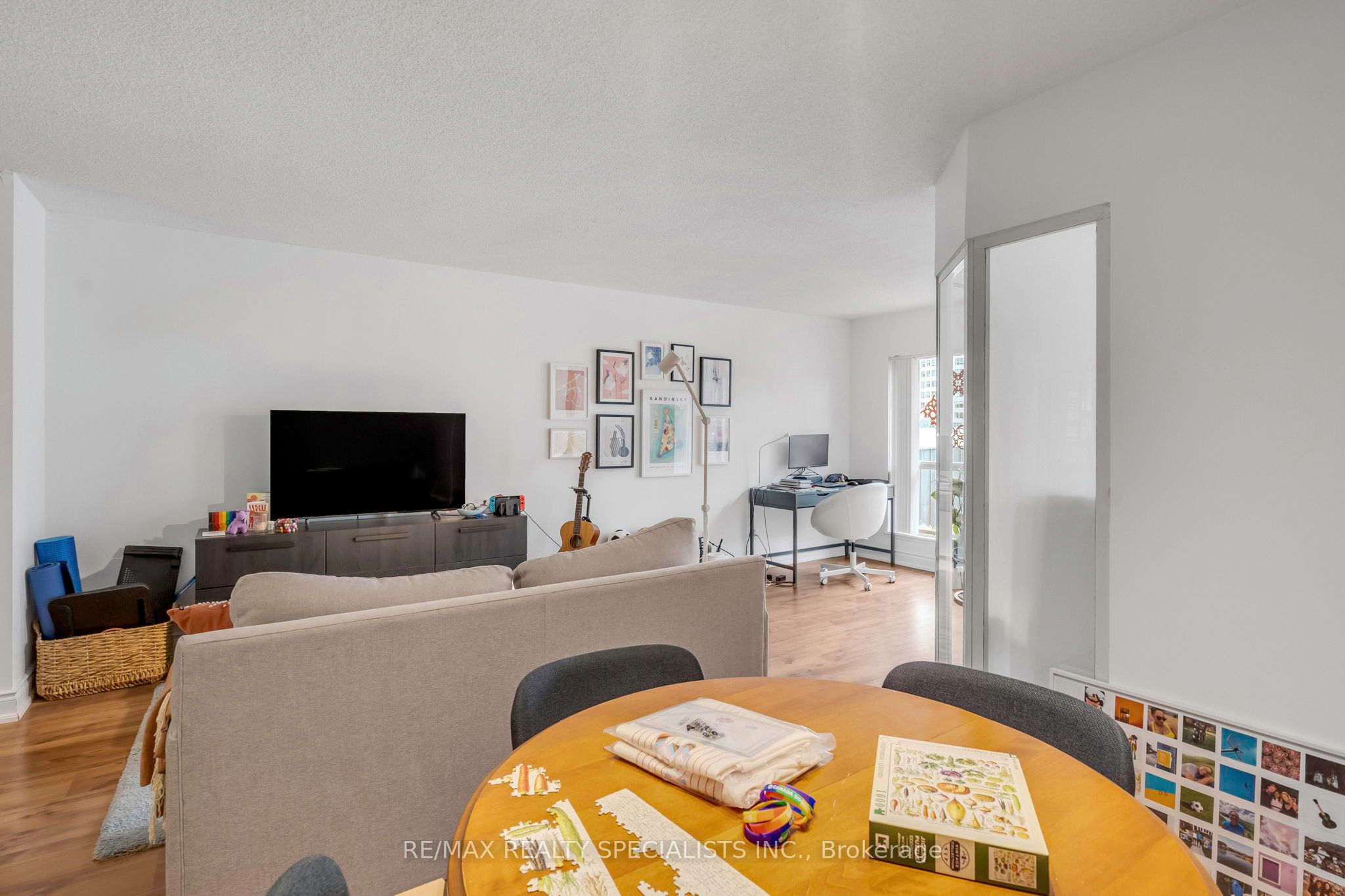 25 The Esplanade 813, Toronto, ON M5E 1W5 photo 5
