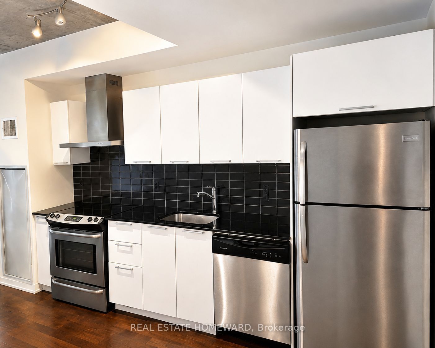 650 King Street W 512, Toronto, ON M5V 0H6 photo 2