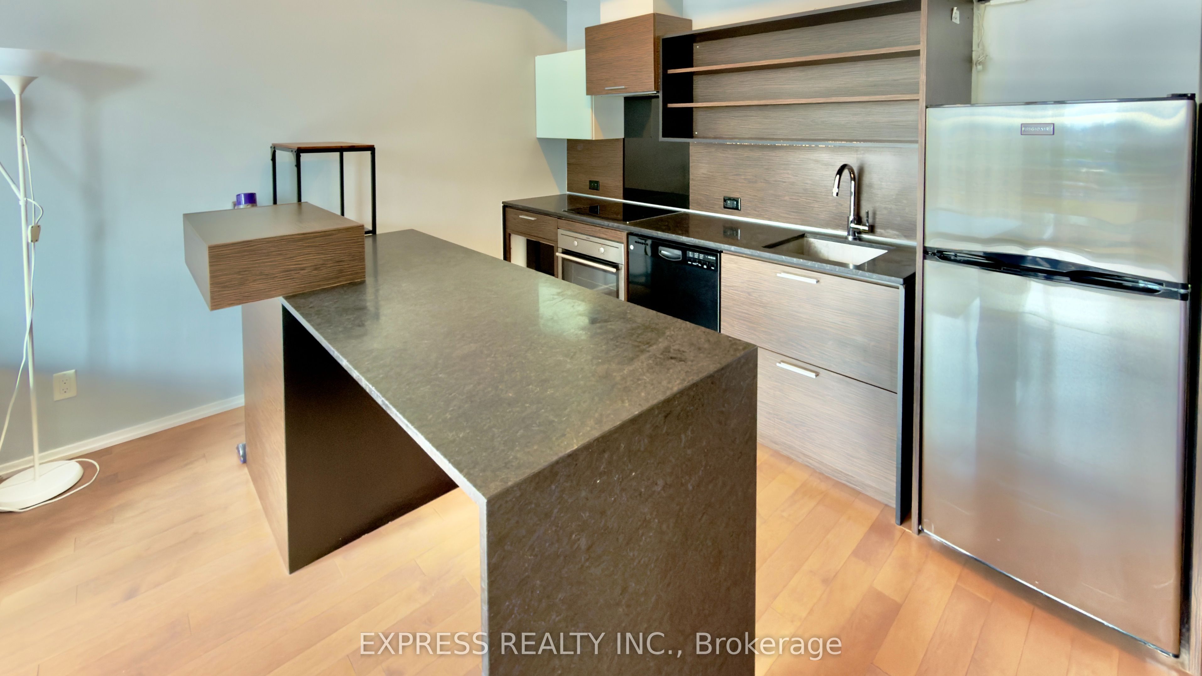 75 St. Nicholas Street 2006, Toronto, ON M4Y 0A5 photo 4
