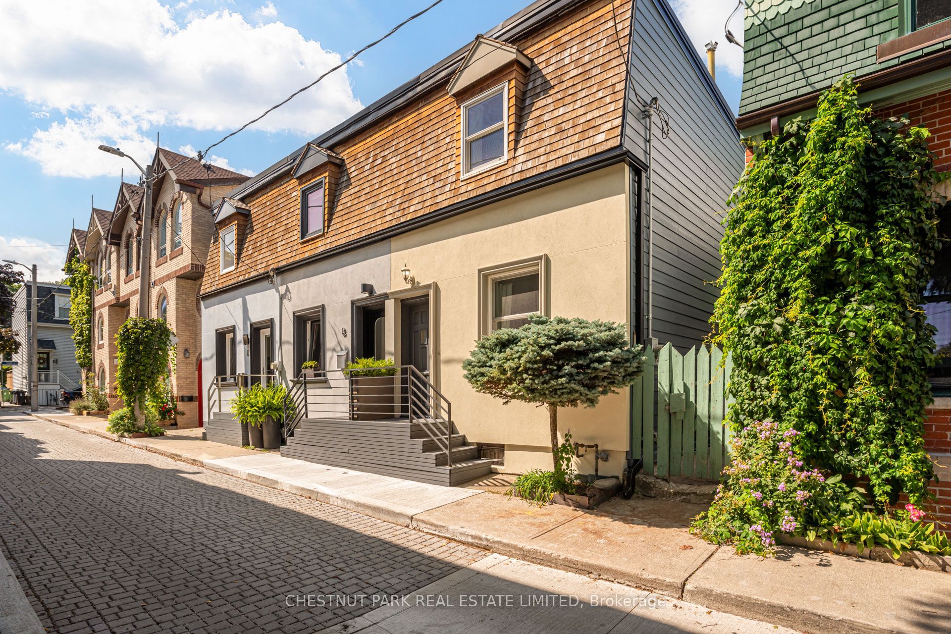 10 Sackville Place, Toronto, ON M4X 1A4