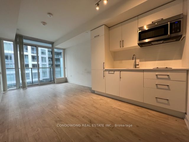 27 Bathurst Street 1014W, Toronto, ON M5V 0R1