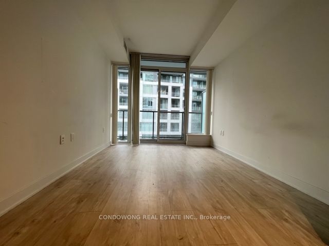 27 Bathurst Street 1014W, Toronto, ON M5V 0R1 photo 2