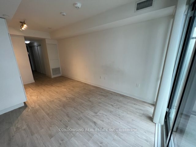 27 Bathurst Street 1014W, Toronto, ON M5V 0R1 photo 3