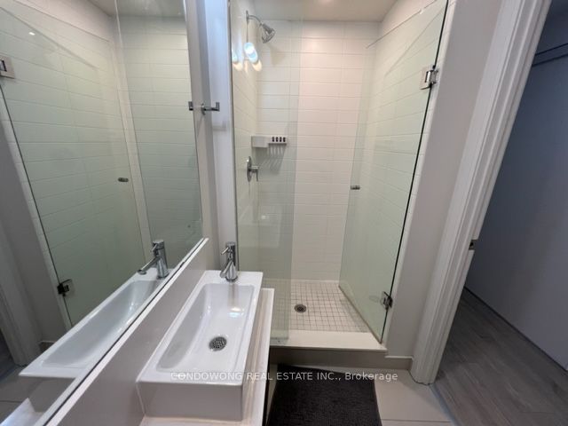 27 Bathurst Street 1014W, Toronto, ON M5V 0R1 photo 5