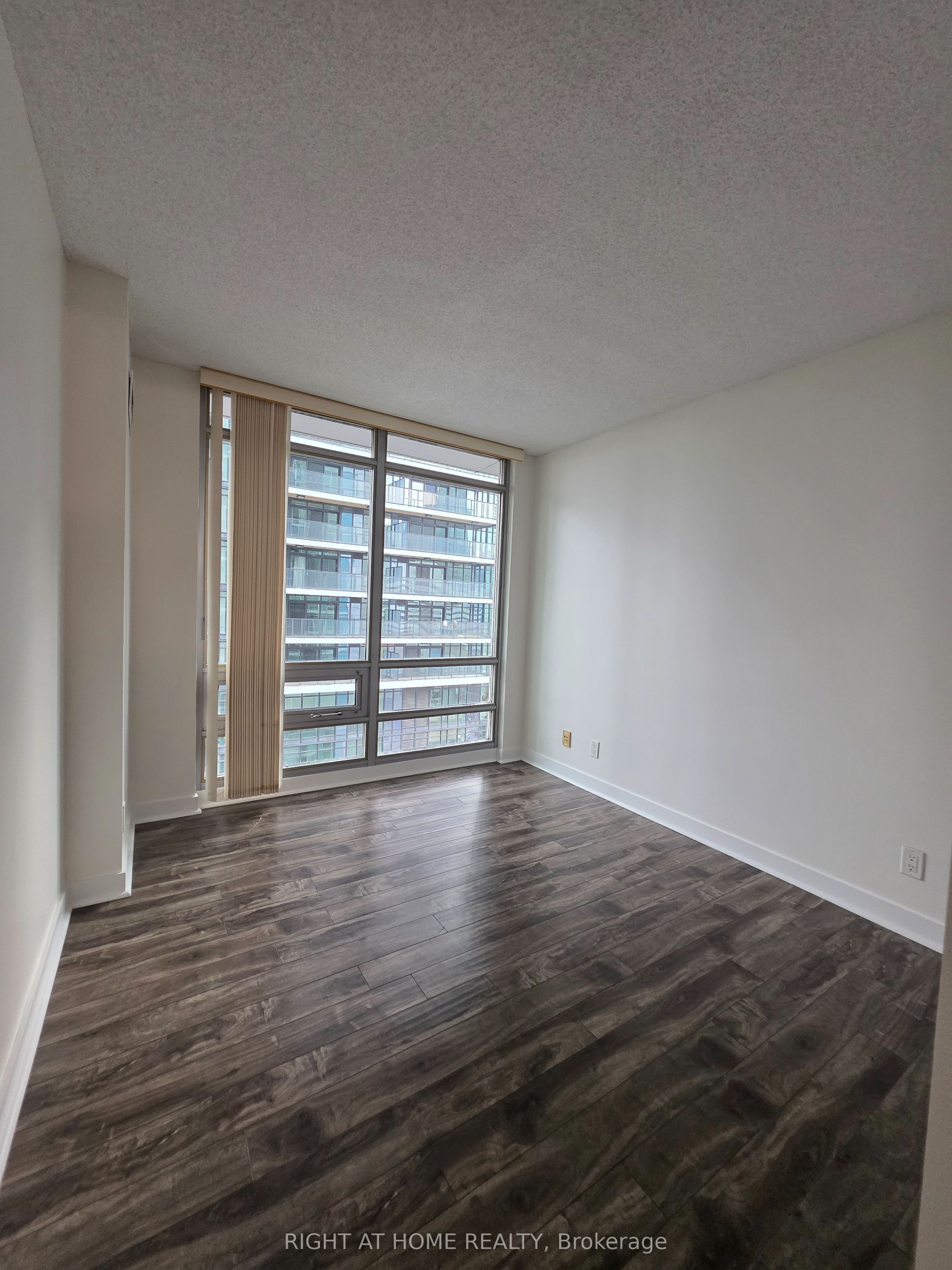 81 Navy Wharf Court 2108, Toronto, ON M5V 3S2 photo 3