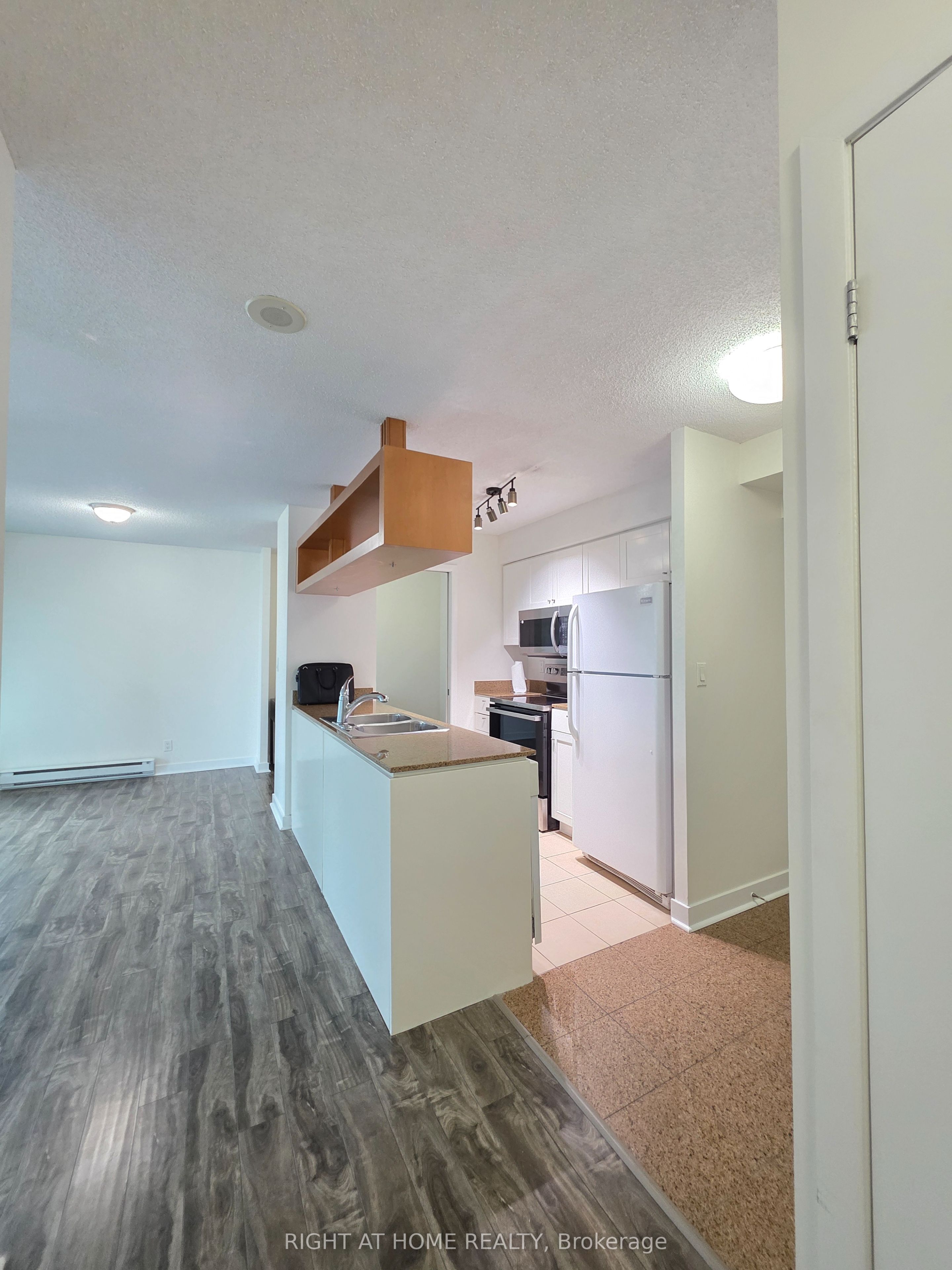 81 Navy Wharf Court 2108, Toronto, ON M5V 3S2 photo 4