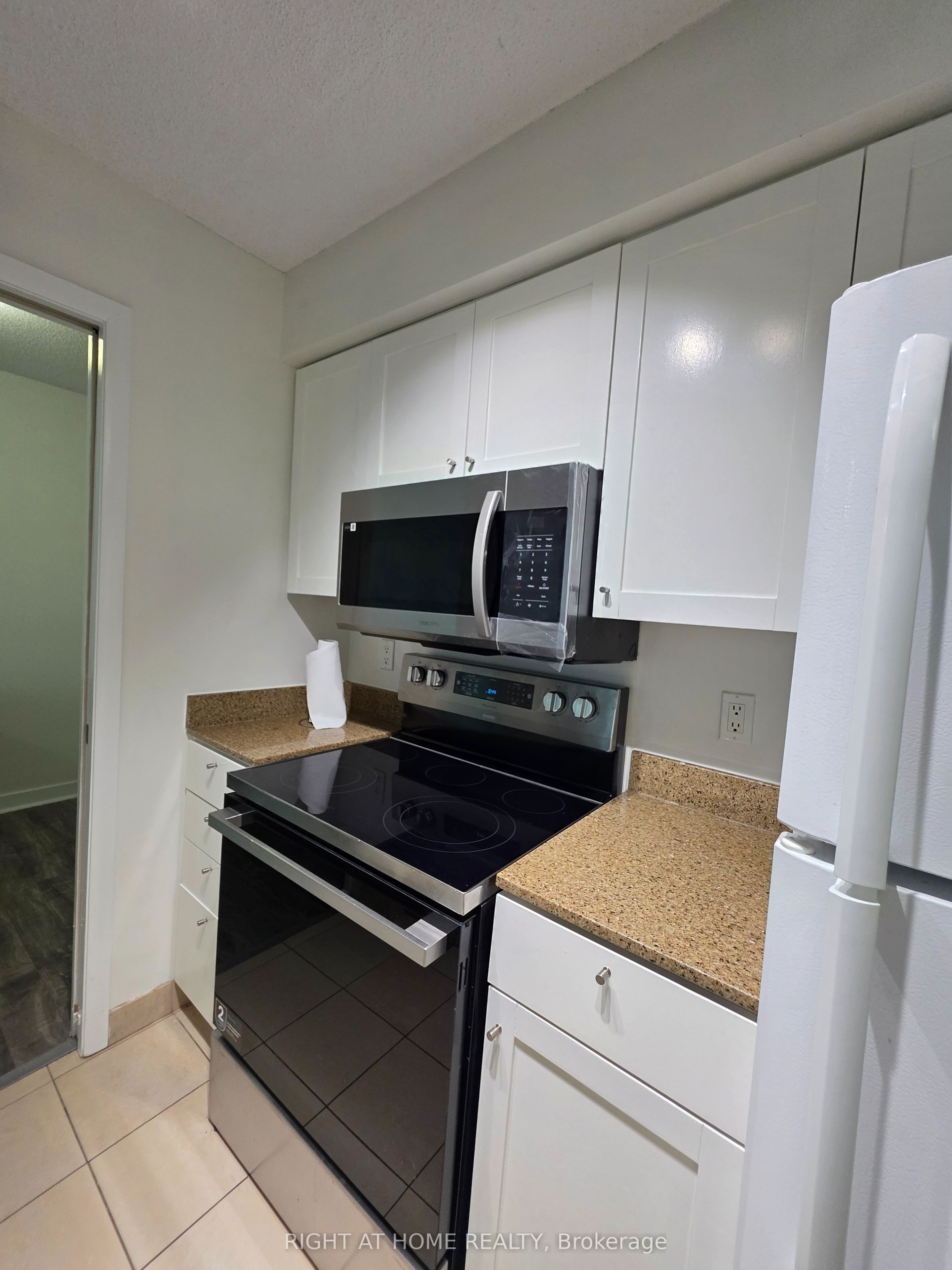81 Navy Wharf Court 2108, Toronto, ON M5V 3S2 photo 5