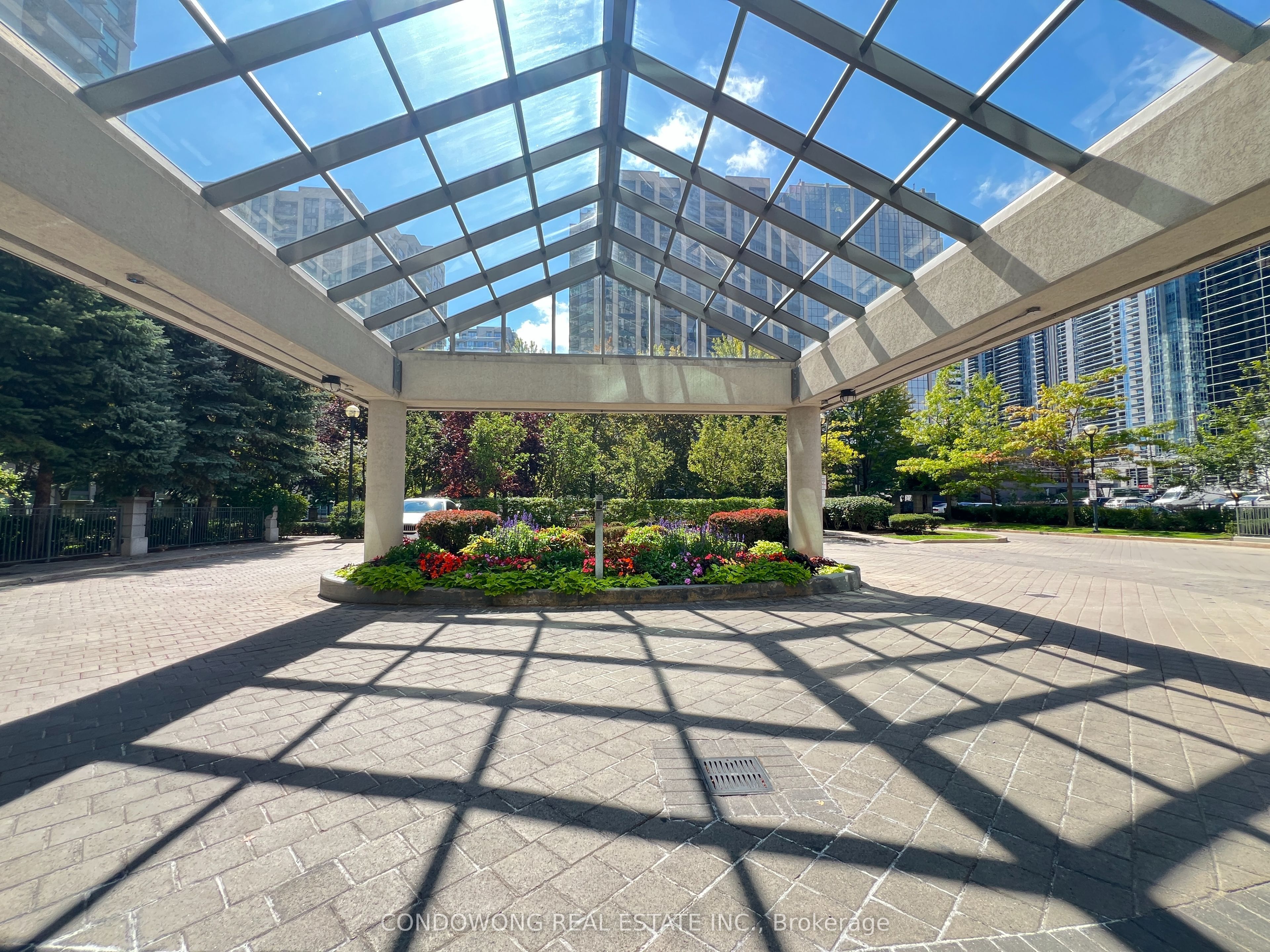 21 Hillcrest Avenue 2504, Toronto, ON M2N 7K2 photo 2