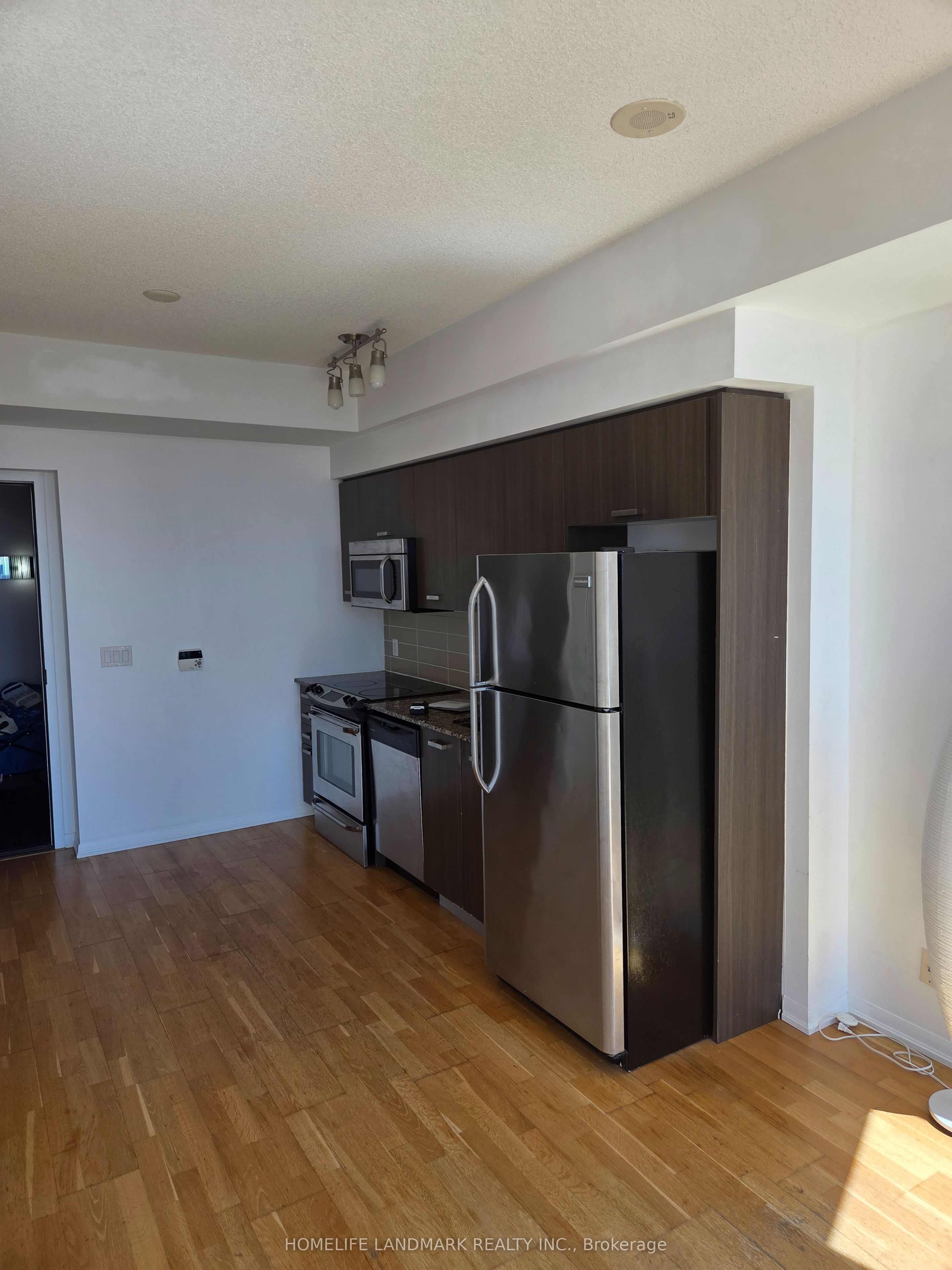 832 Bay Street 4209, Toronto, ON M5S 1Z6 photo 2