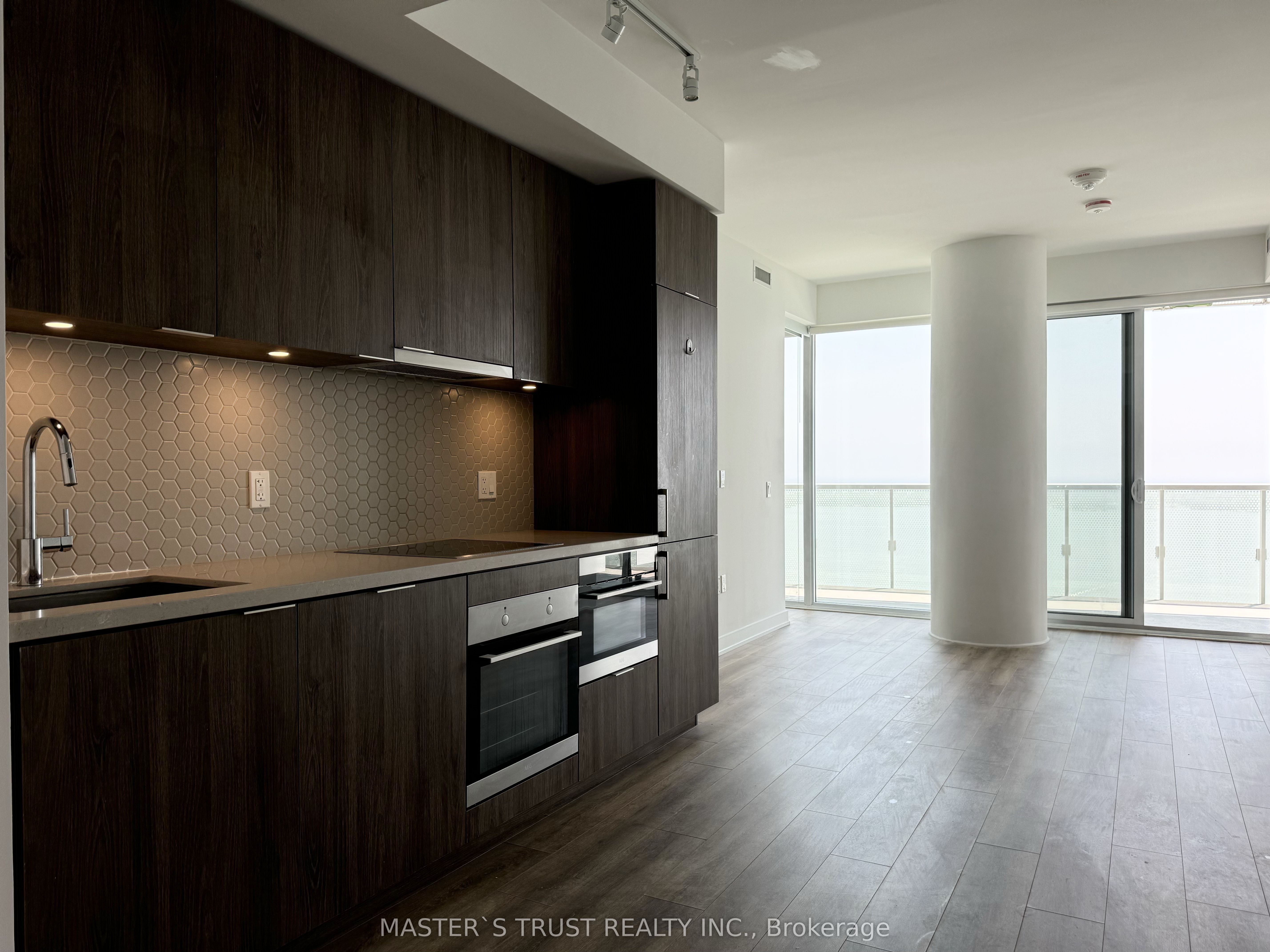 15 Queens Quay E 2503, Toronto, ON M5E 0A4 photo 2