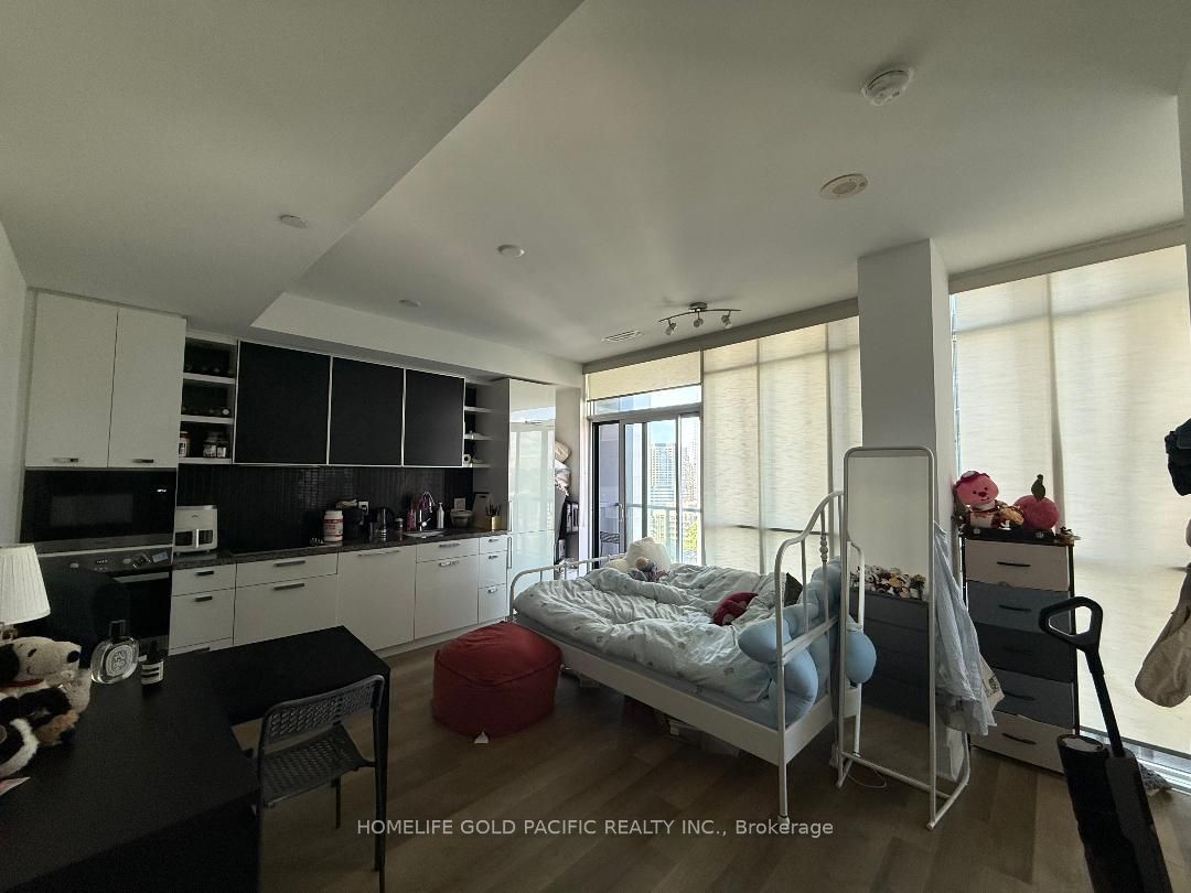 32 Davenport Road 1701, Toronto, ON M5R 1H3 photo 3