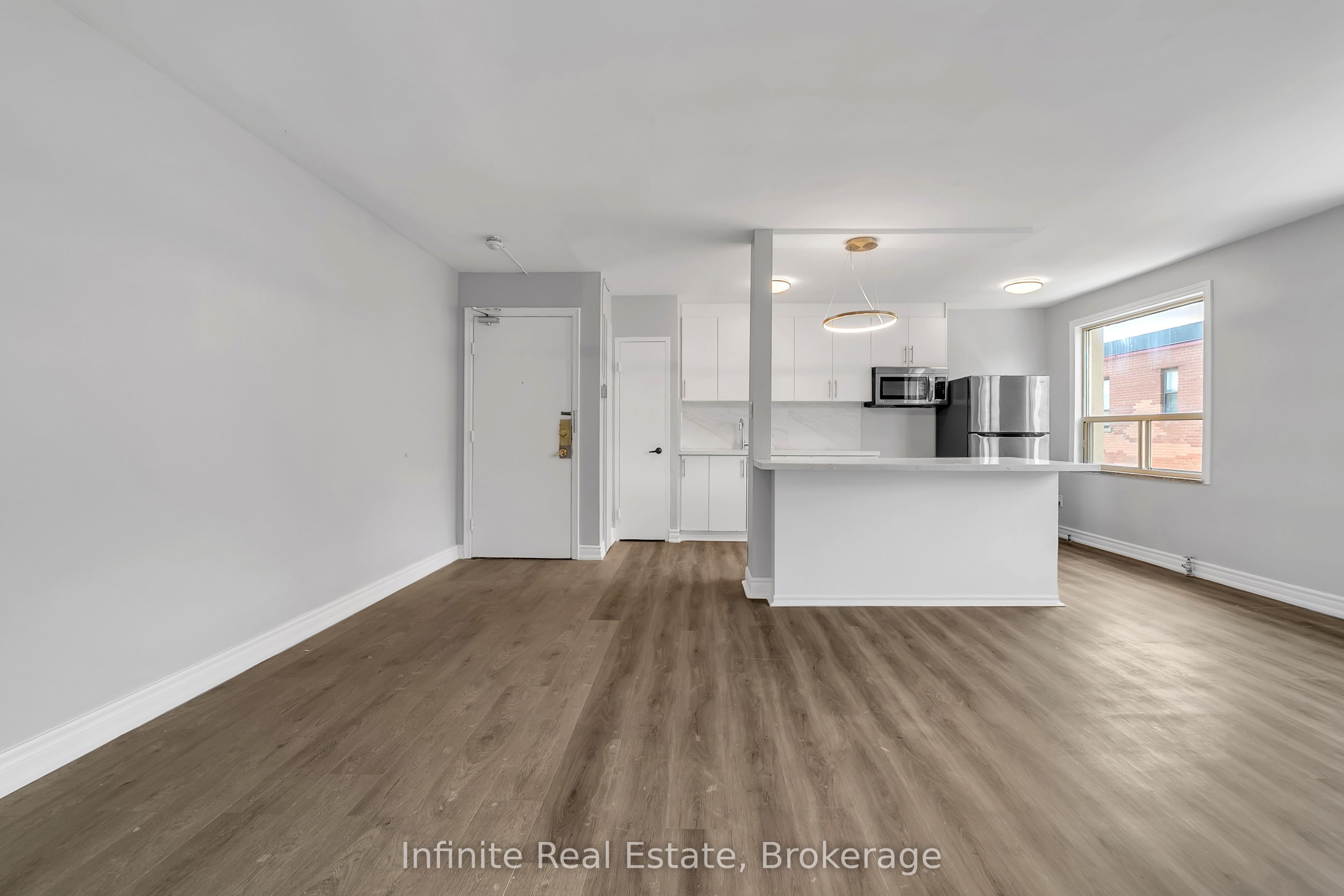 896 Eglinton Avenue E 310, Toronto, ON M4G 2L2 photo 2