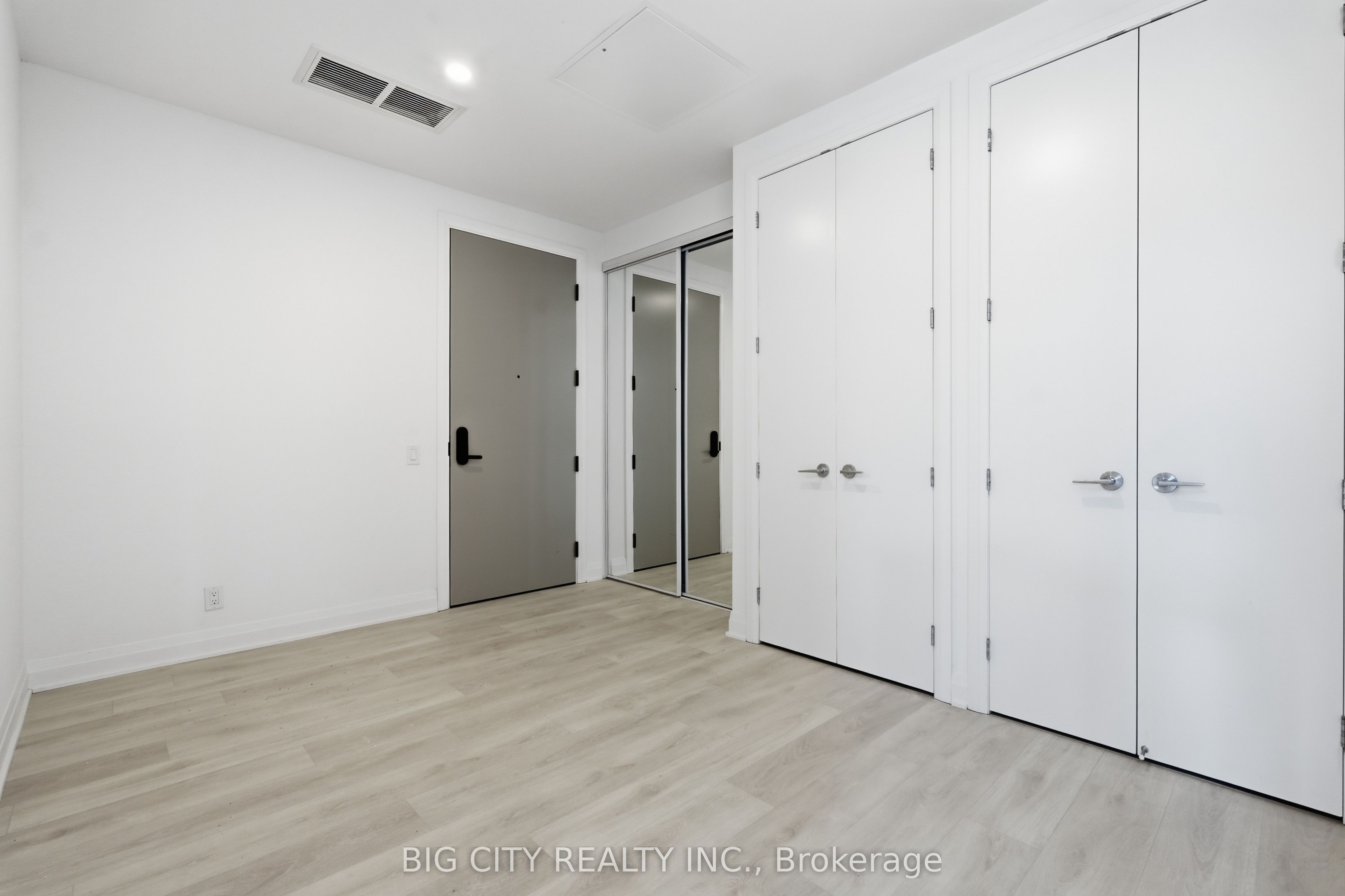 25 Frederick Todd Way 213, Toronto, ON M4G 0C9 photo 2