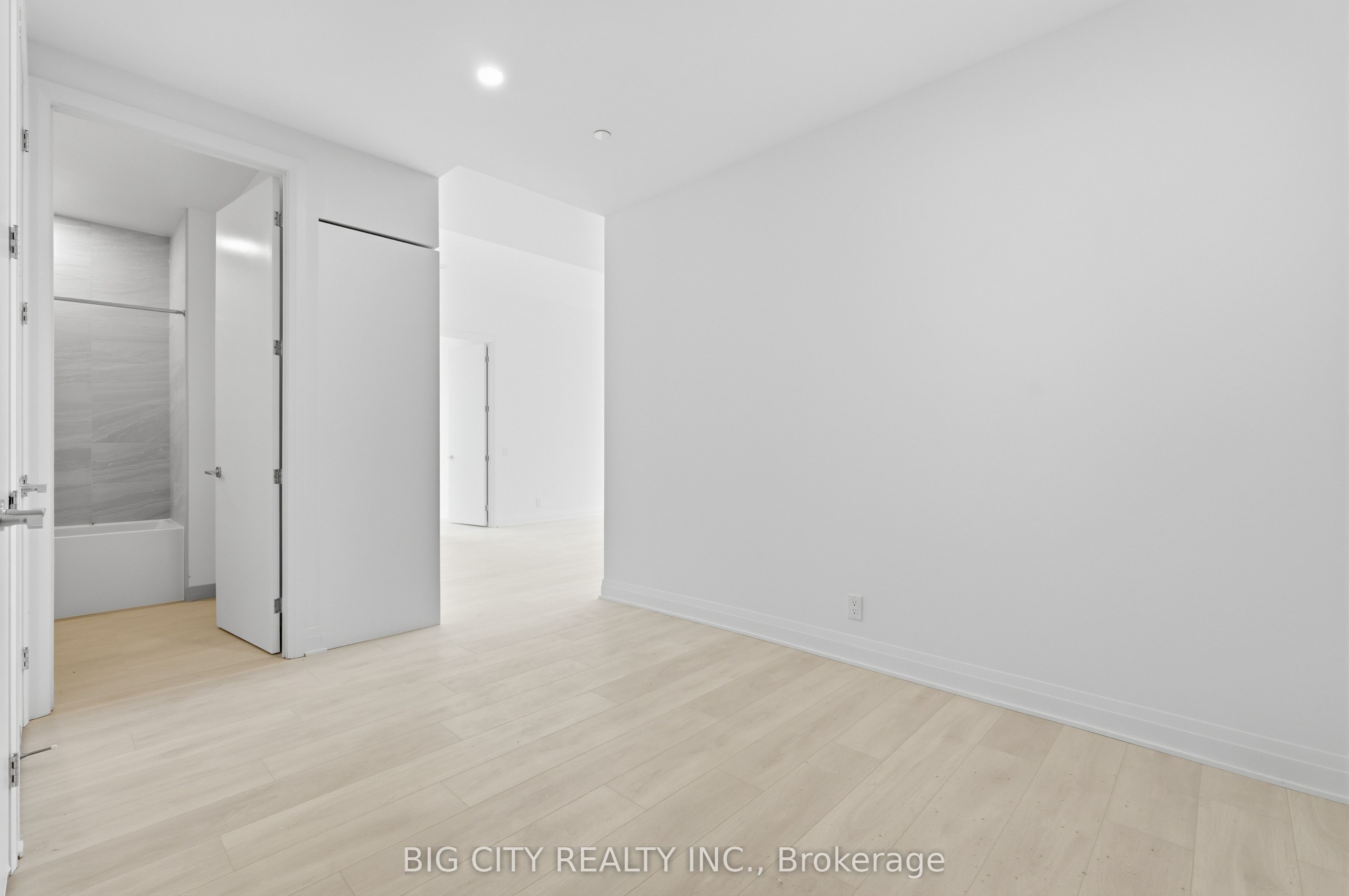 25 Frederick Todd Way 213, Toronto, ON M4G 0C9 photo 3
