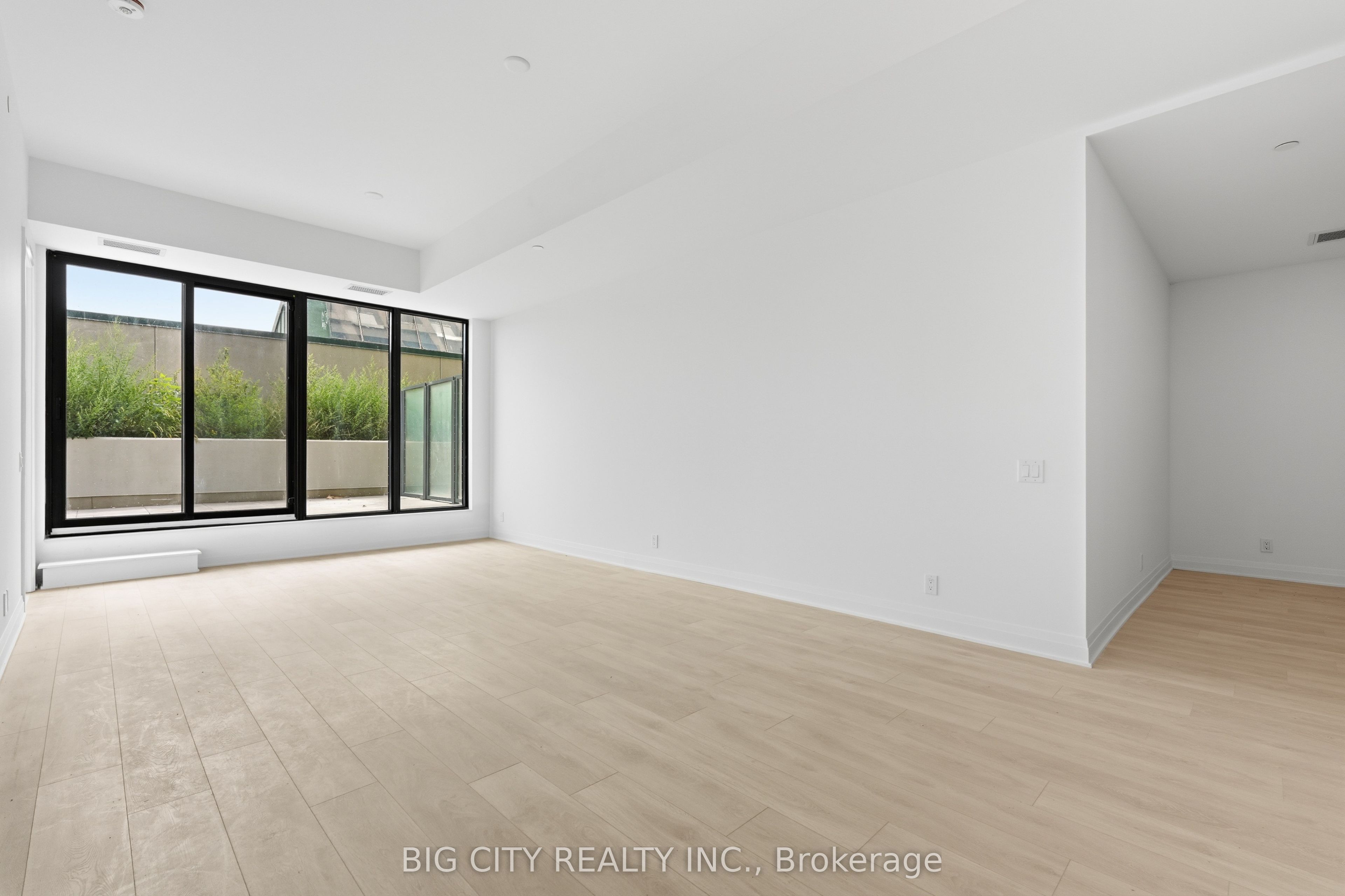 25 Frederick Todd Way 213, Toronto, ON M4G 0C9 photo 5