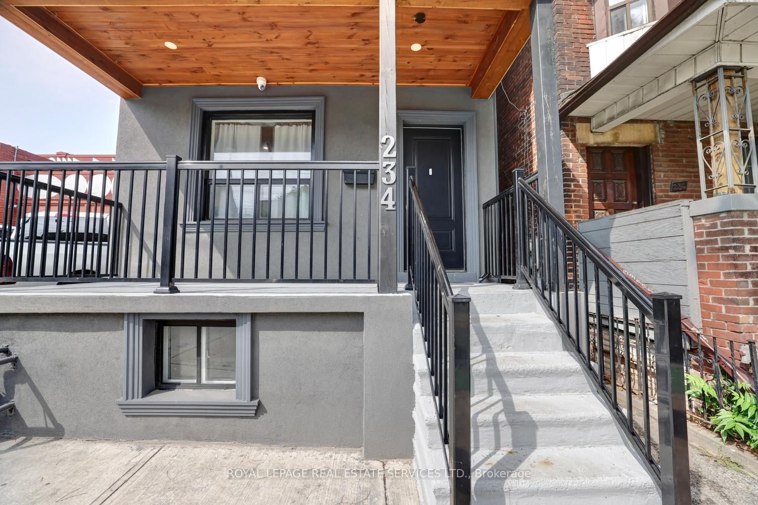 234 Lansdowne Avenue, Toronto, ON M6K 2W4 photo 2