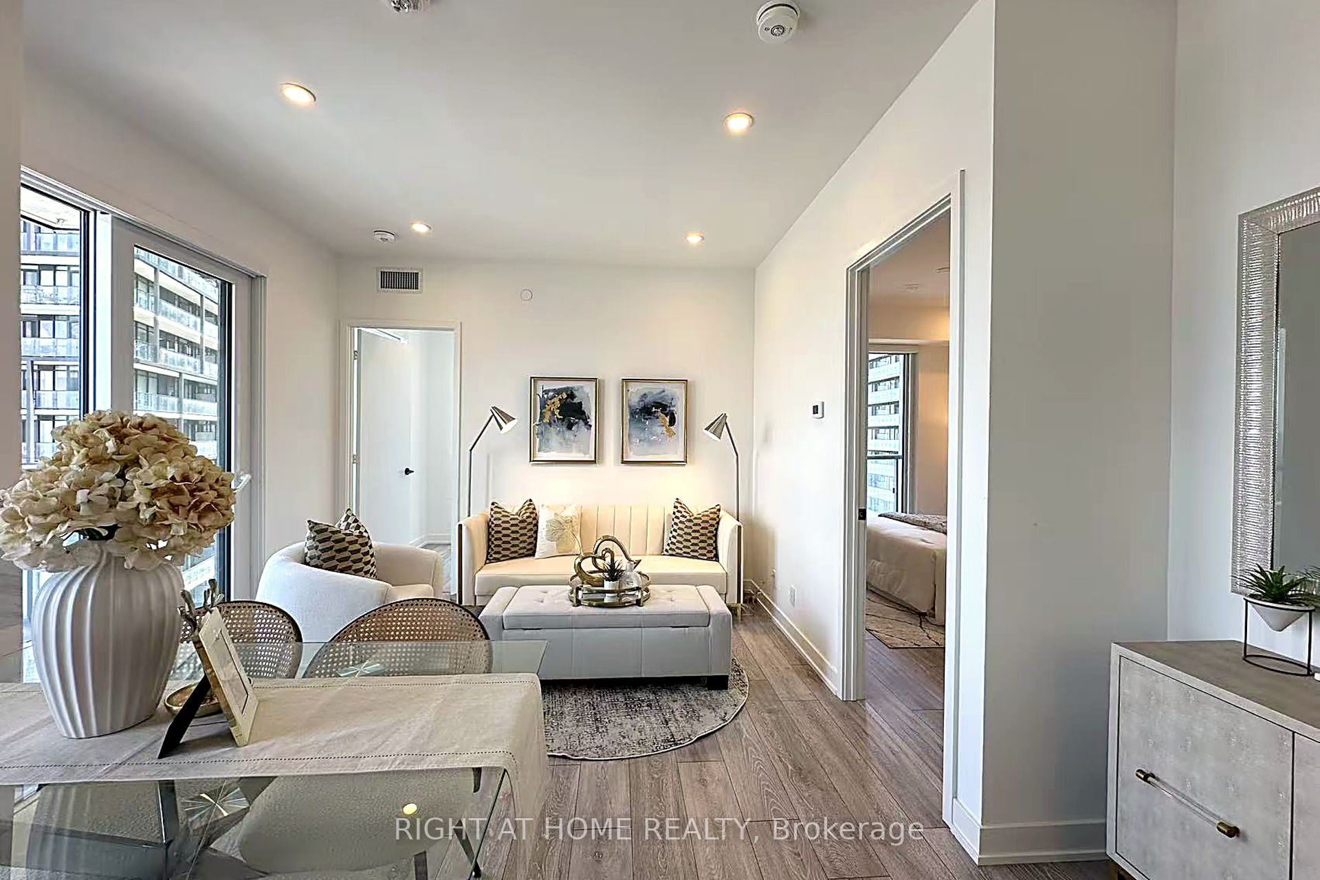 108 Peter Street 3302, Toronto, ON M5V 0W2