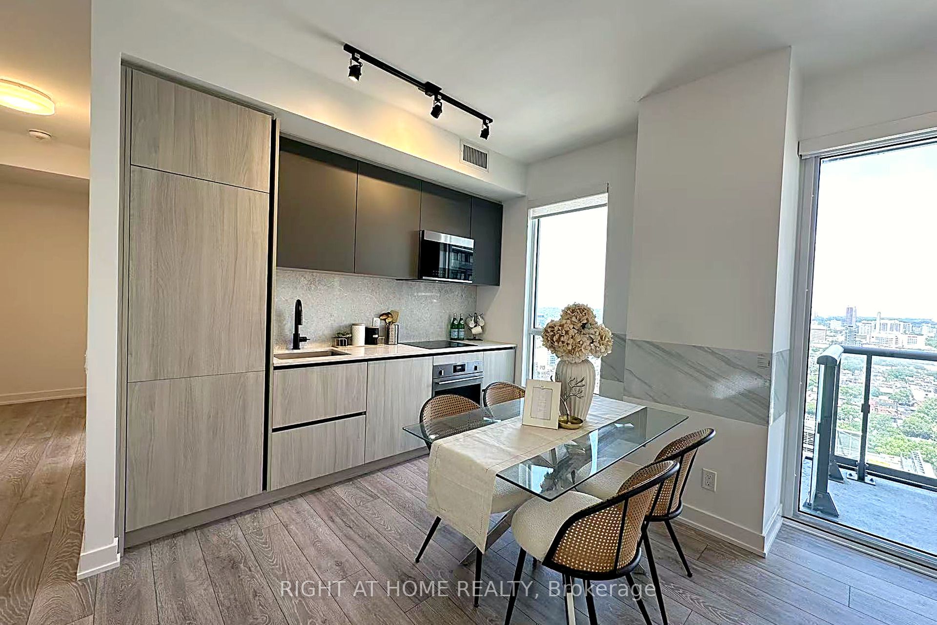 108 Peter Street 3302, Toronto, ON M5V 0W2 photo 2