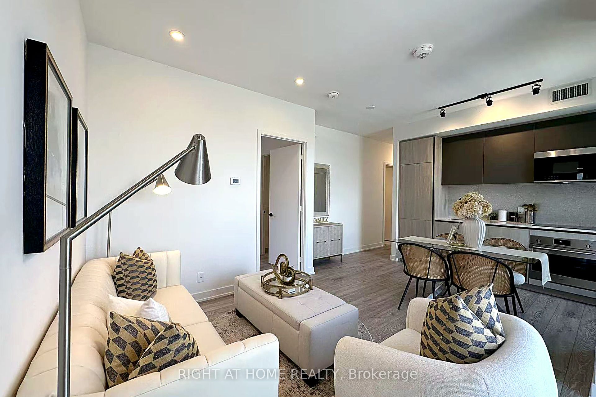 108 Peter Street 3302, Toronto, ON M5V 0W2 photo 3