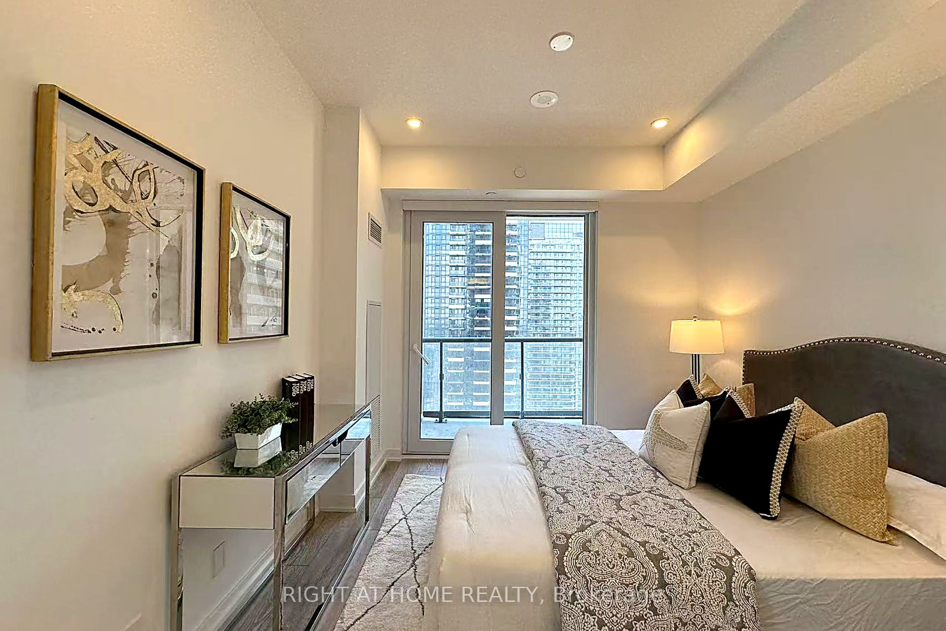 108 Peter Street 3302, Toronto, ON M5V 0W2 photo 4