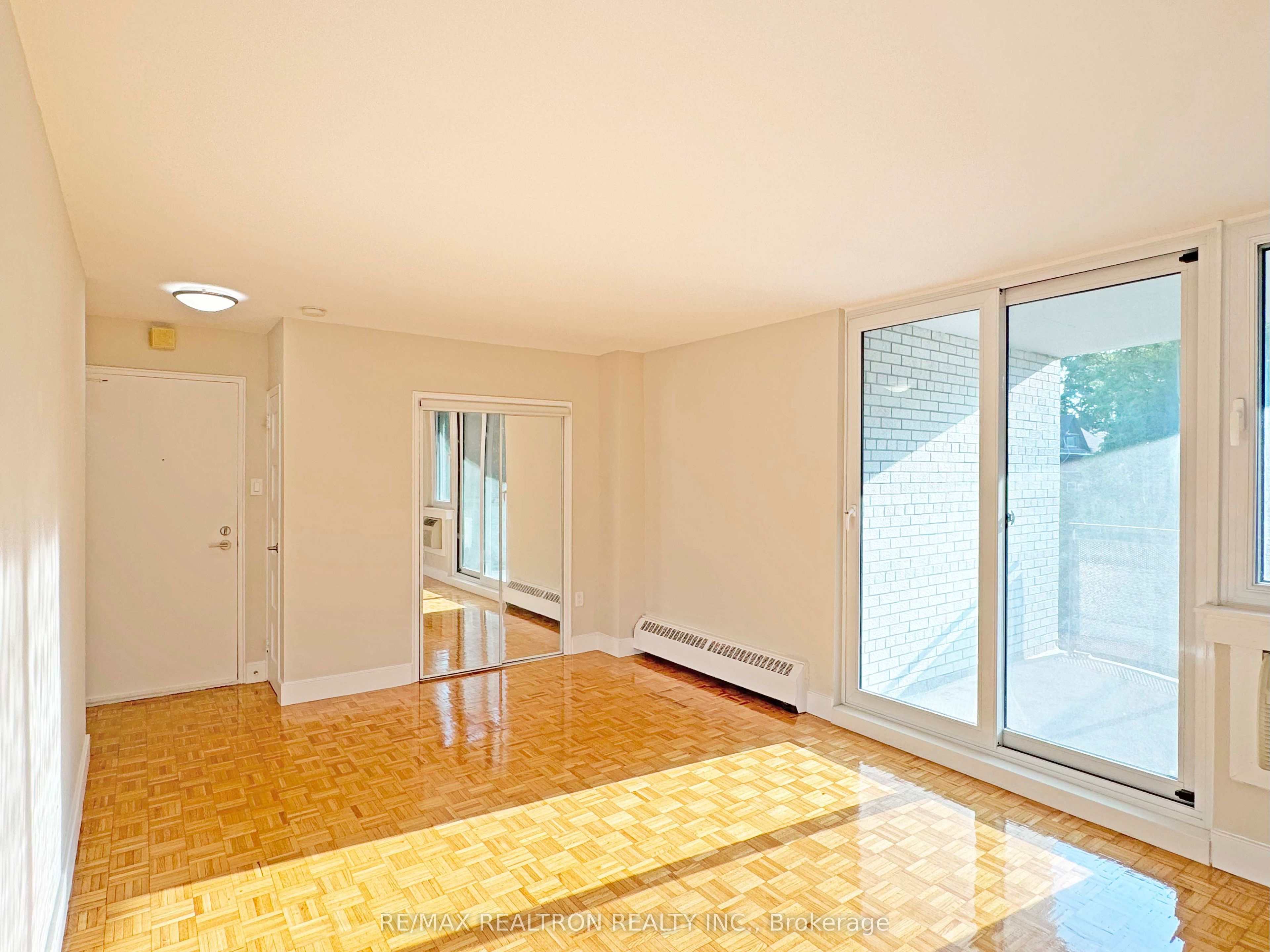 485 Huron Street 804, Toronto, ON M5R 2R5 photo 4