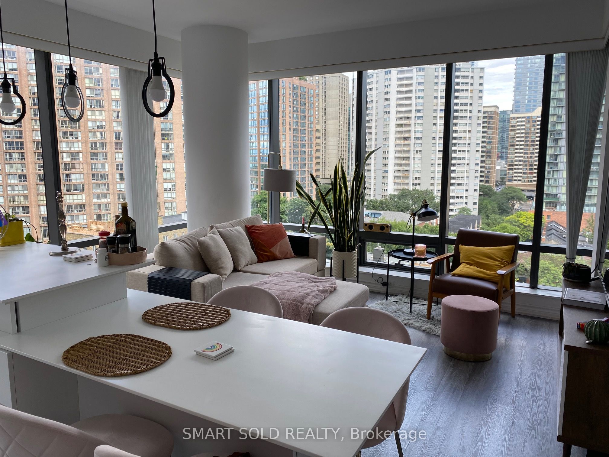 5 St. Joseph Street 1008, Toronto, ON M5Y 1J6