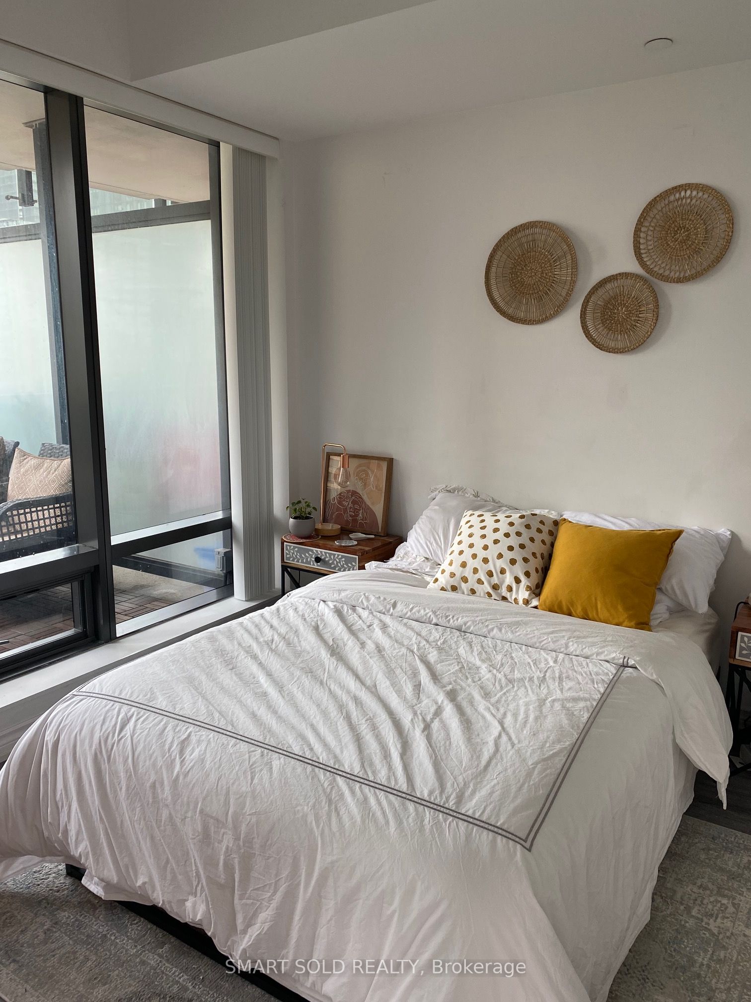 5 St. Joseph Street 1008, Toronto, ON M5Y 1J6 photo 3