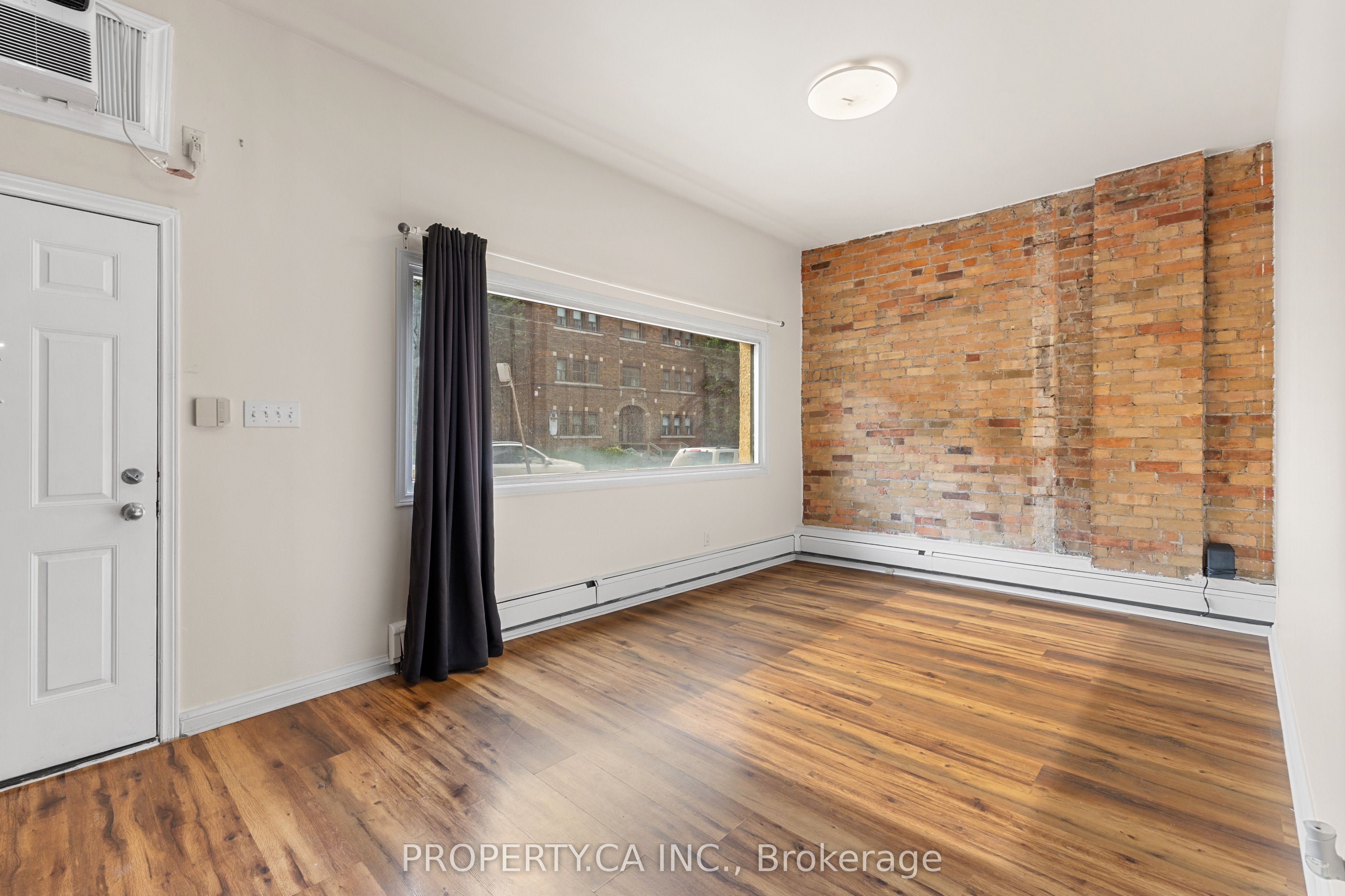 117 Vaughan Road #Main, Toronto, ON M6C 2L9 photo 2