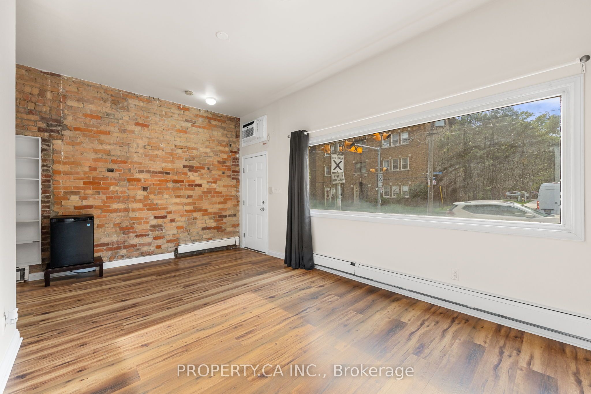 117 Vaughan Road #Main, Toronto, ON M6C 2L9 photo 3