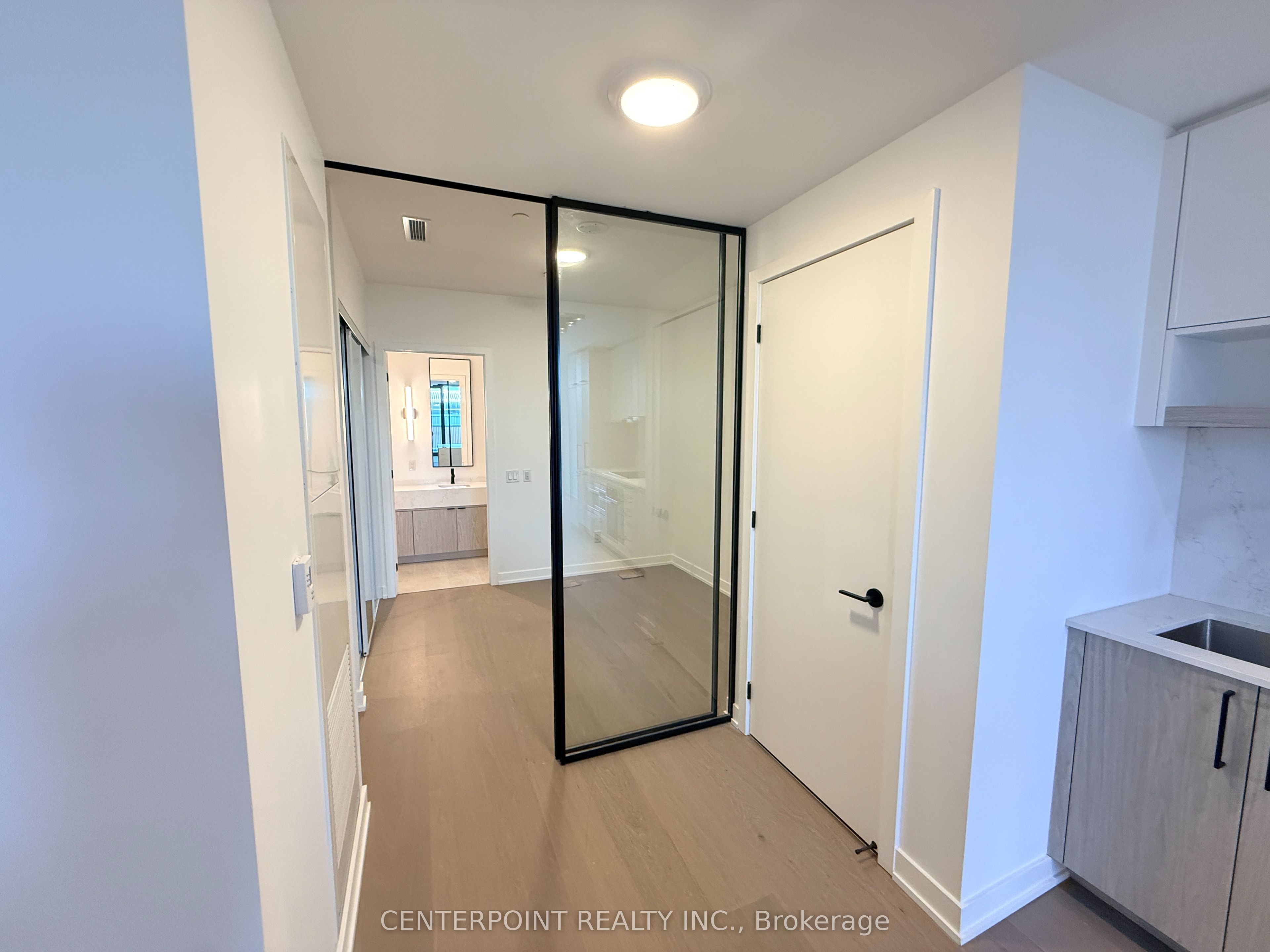 89 Montclair Avenue 818, Toronto, ON M5P 0A9 photo 2