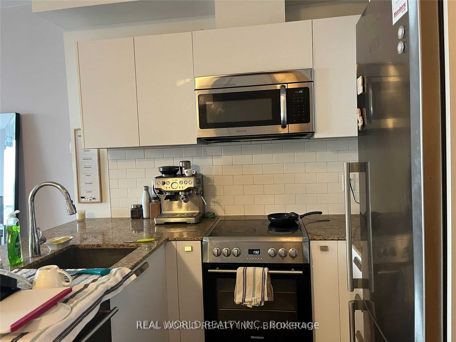 57 St Joseph Street 1806, Toronto, ON M5C 0C5 photo 3