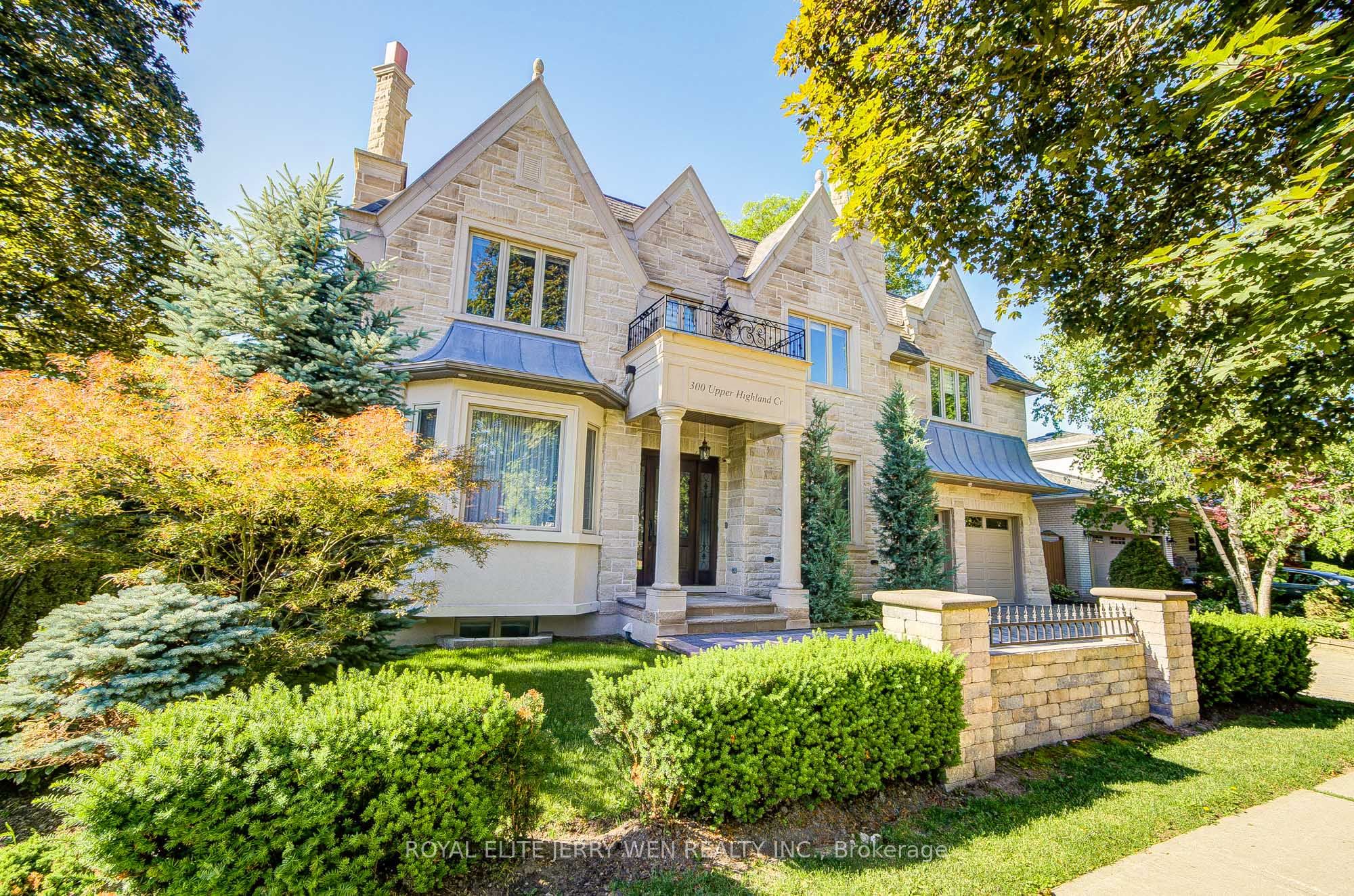 300 Upper Highland Crescent, Toronto, ON M2P 1V5