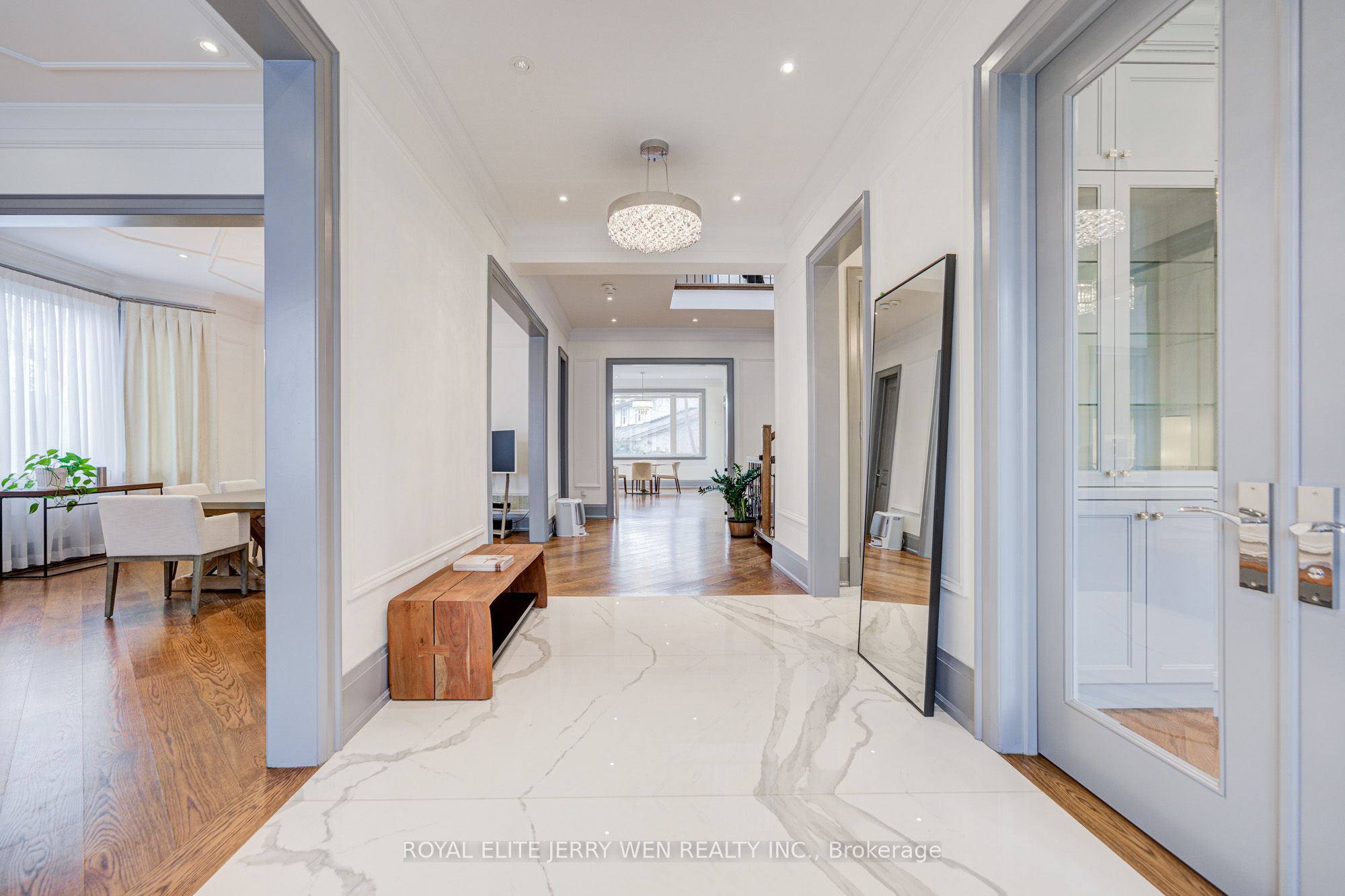 300 Upper Highland Crescent, Toronto, ON M2P 1V5 photo 2
