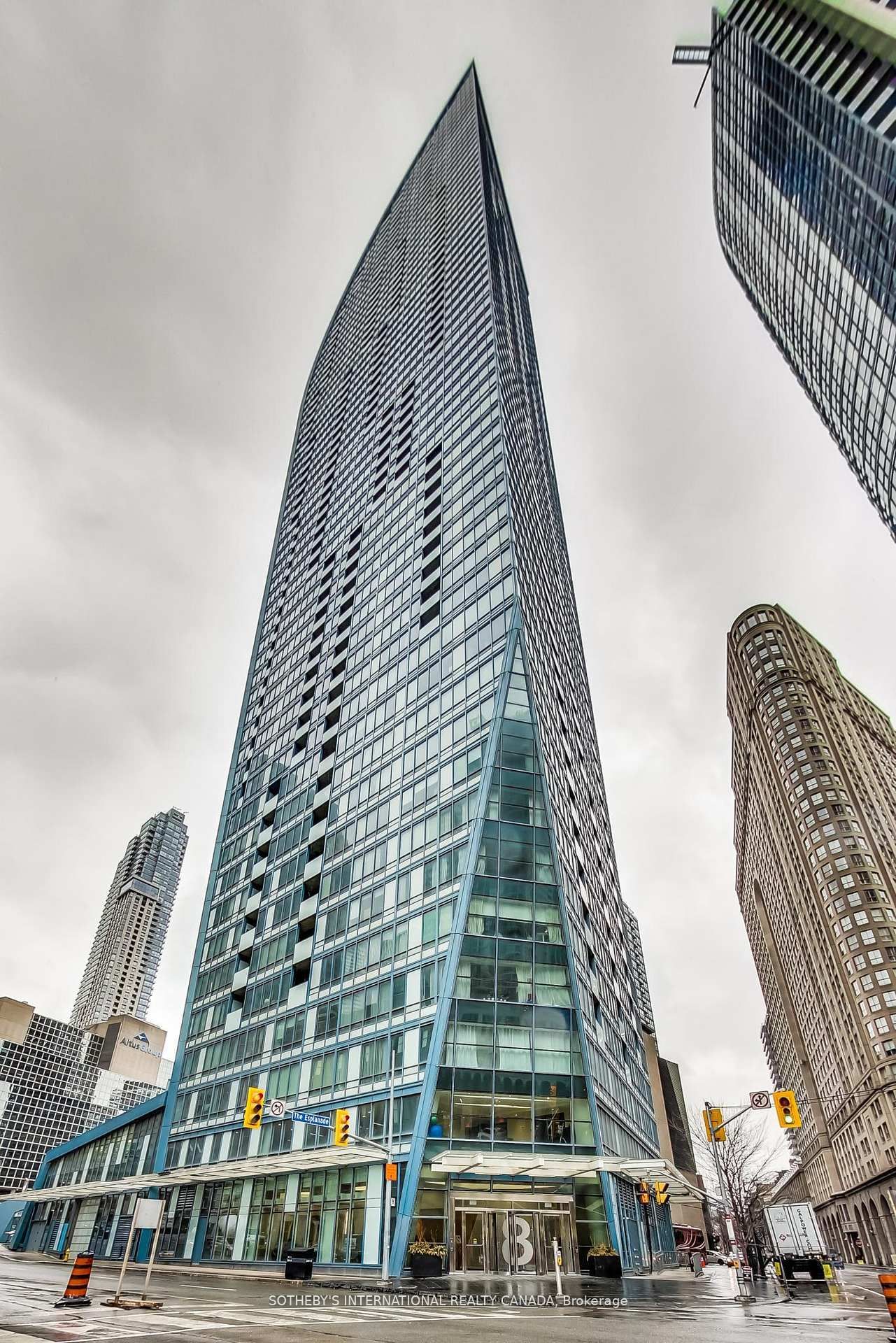 8 The Esplanade 5504, Toronto, ON M5E 0A6 photo 3