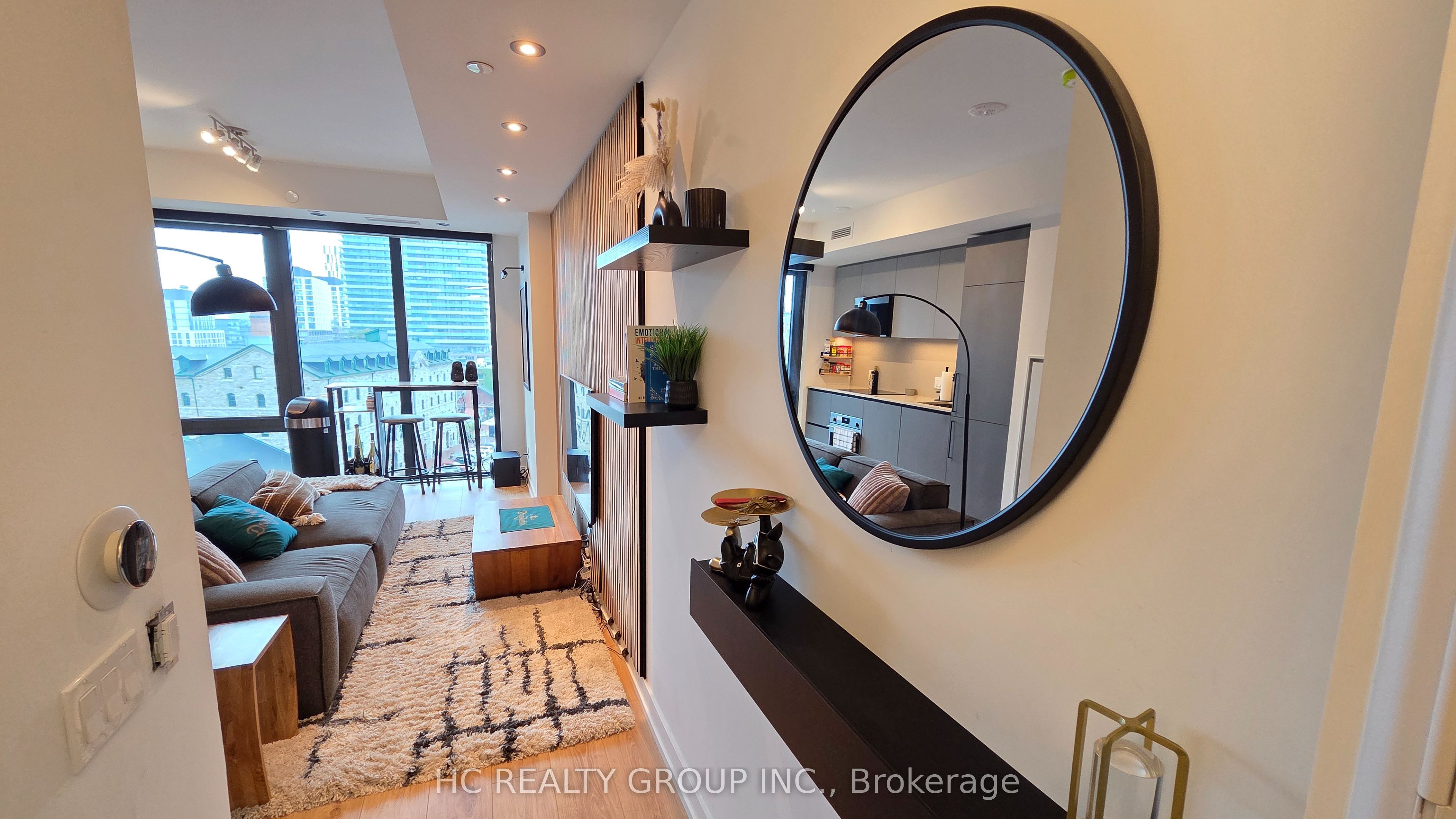35 Parliament Street 829, Toronto, ON M5A 0Z5 photo 3