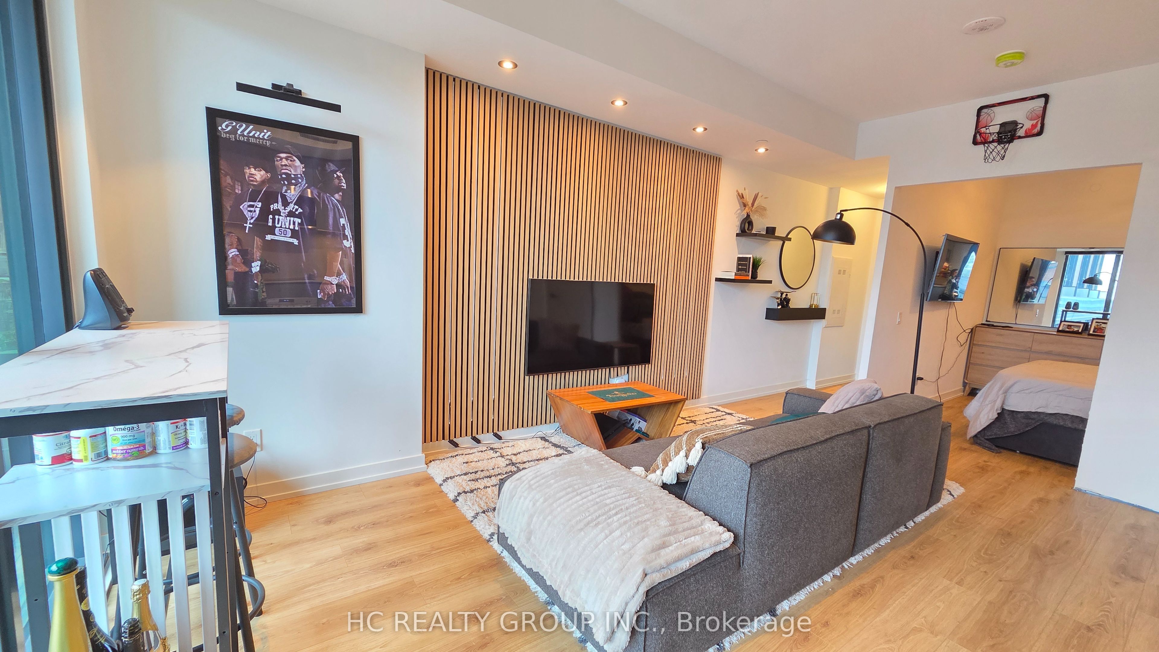 35 Parliament Street 829, Toronto, ON M5A 0Z5 photo 5