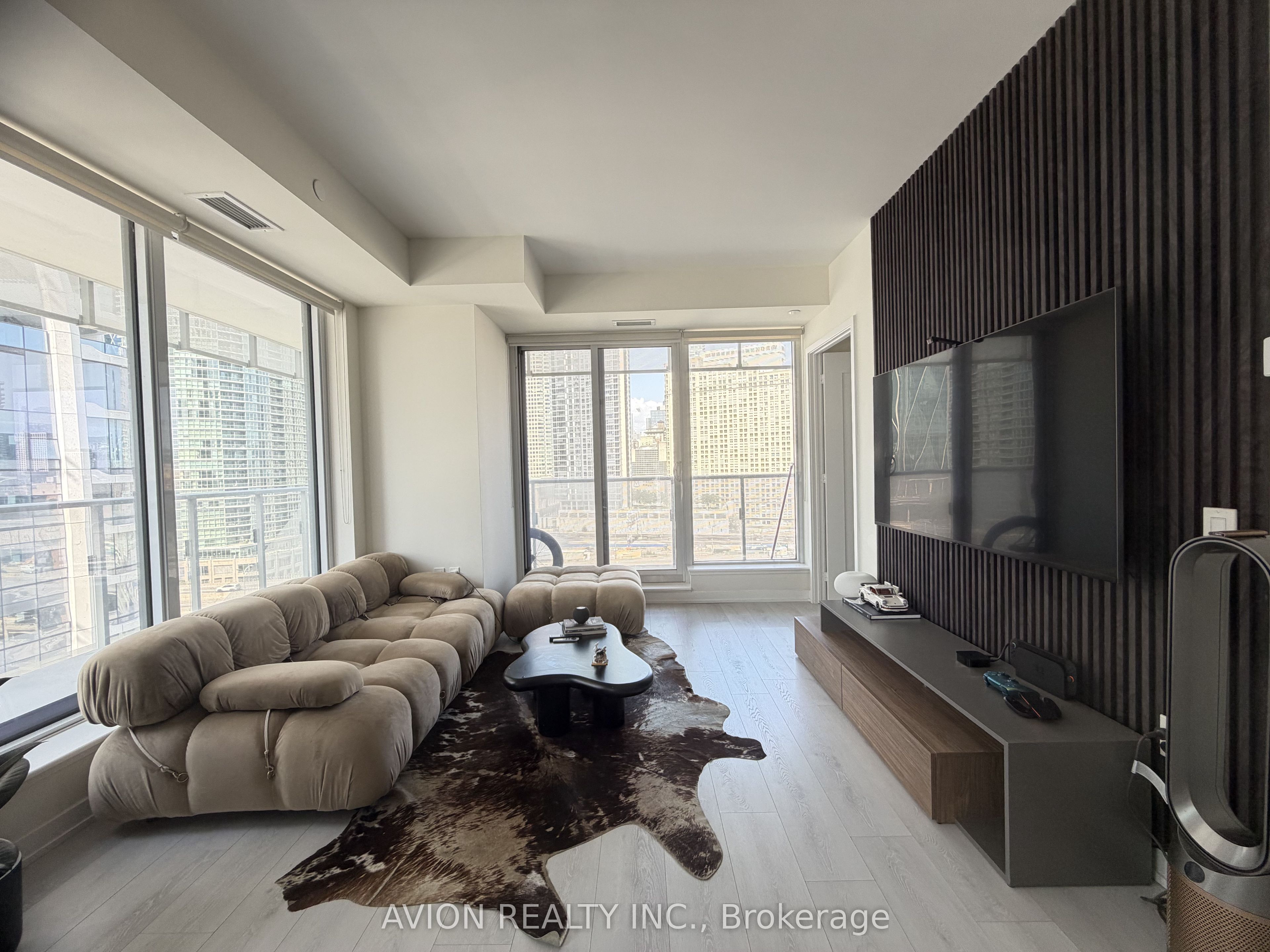 28 Freeland Street 1104, Toronto, ON M5E 0E3 photo 2