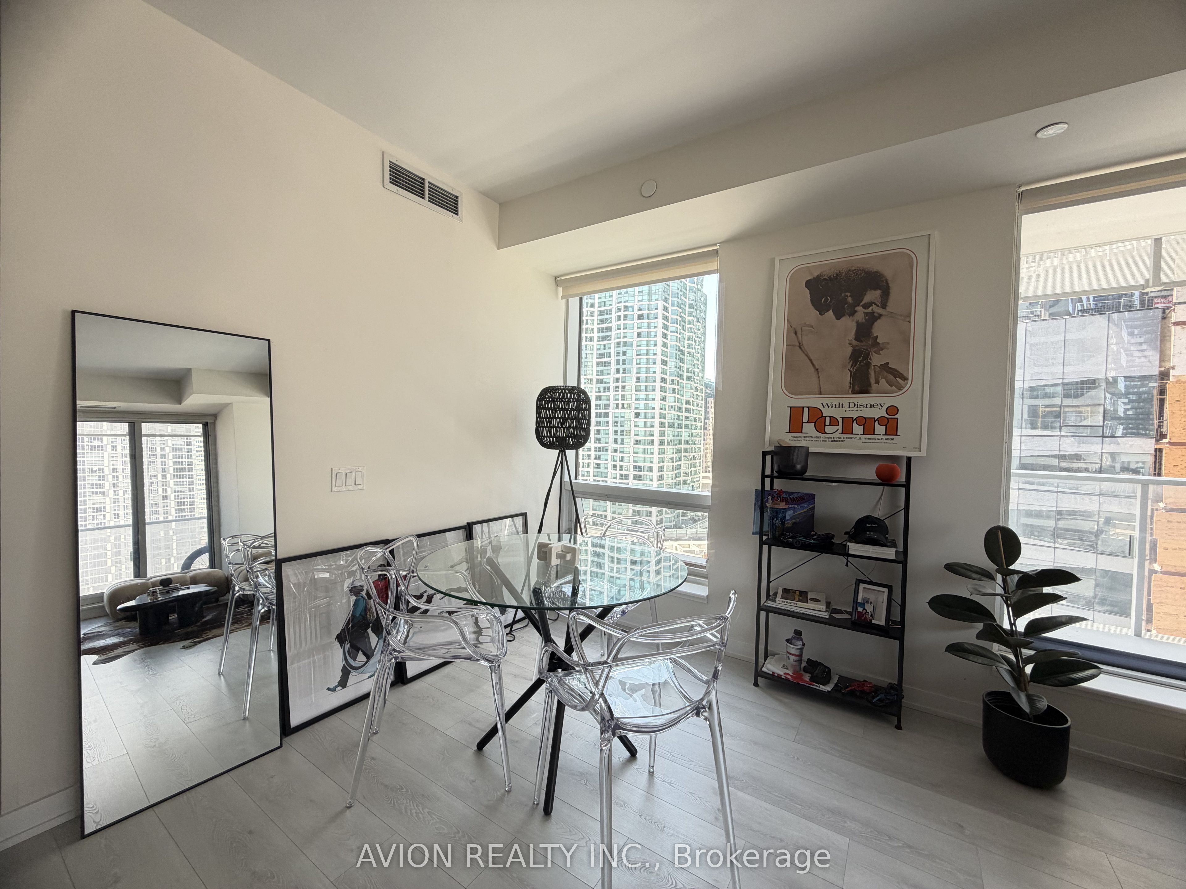 28 Freeland Street 1104, Toronto, ON M5E 0E3 photo 4