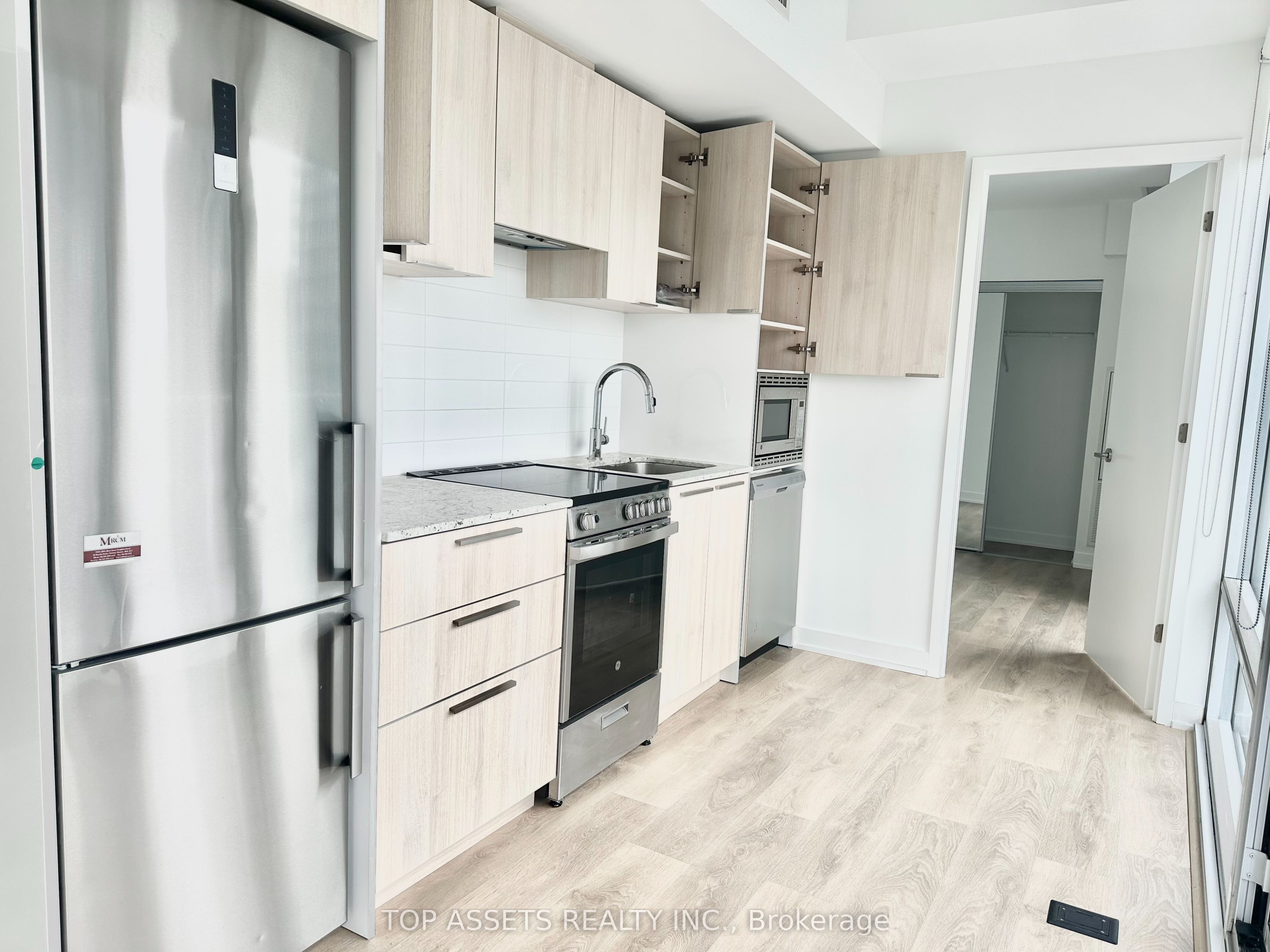 18 Maitland Terrace 2505, Toronto, ON M4Y 1Y4 photo 2