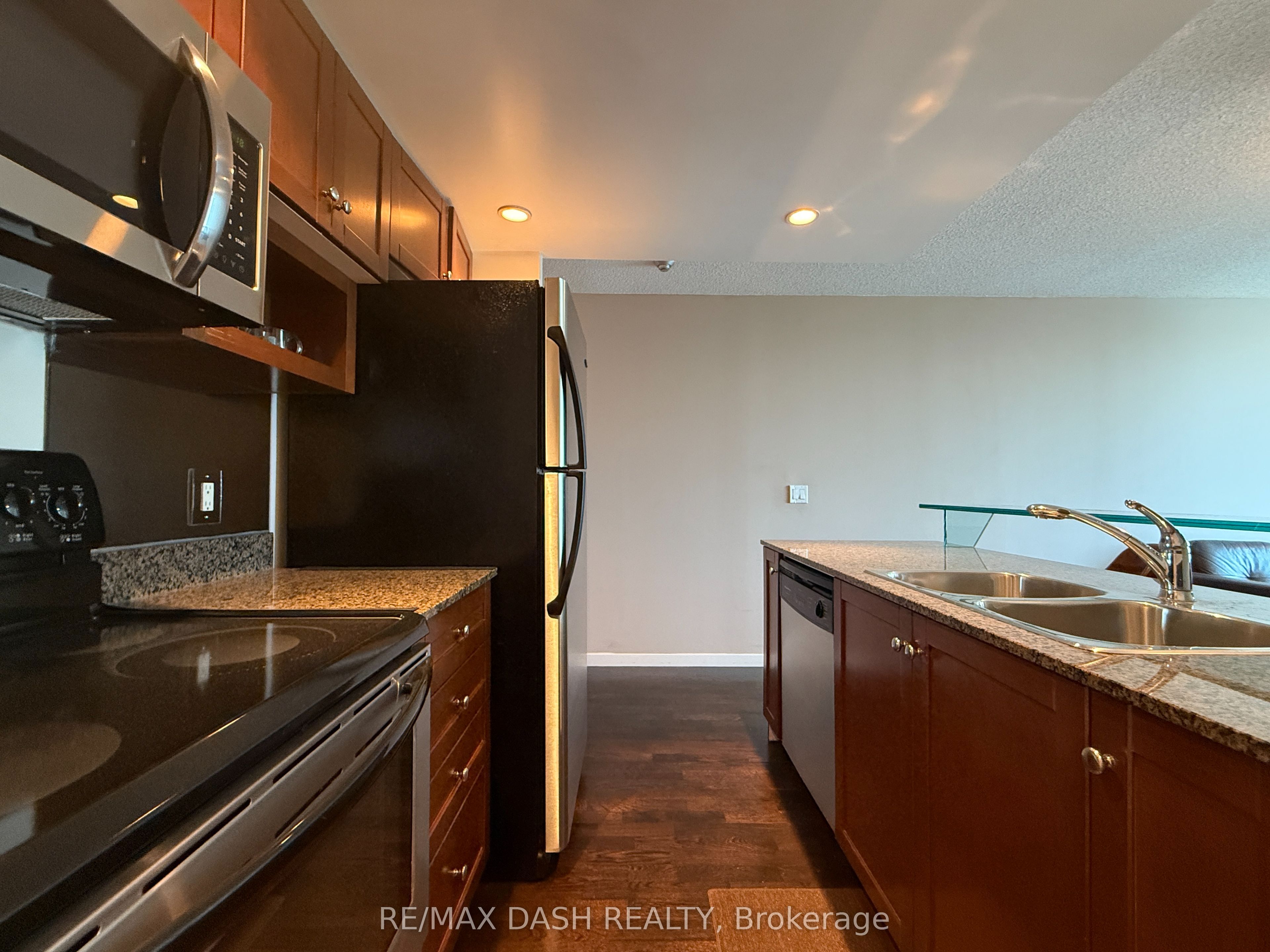 208 Queens Quay W 1506, Toronto, ON M5J 2Y5 photo 3